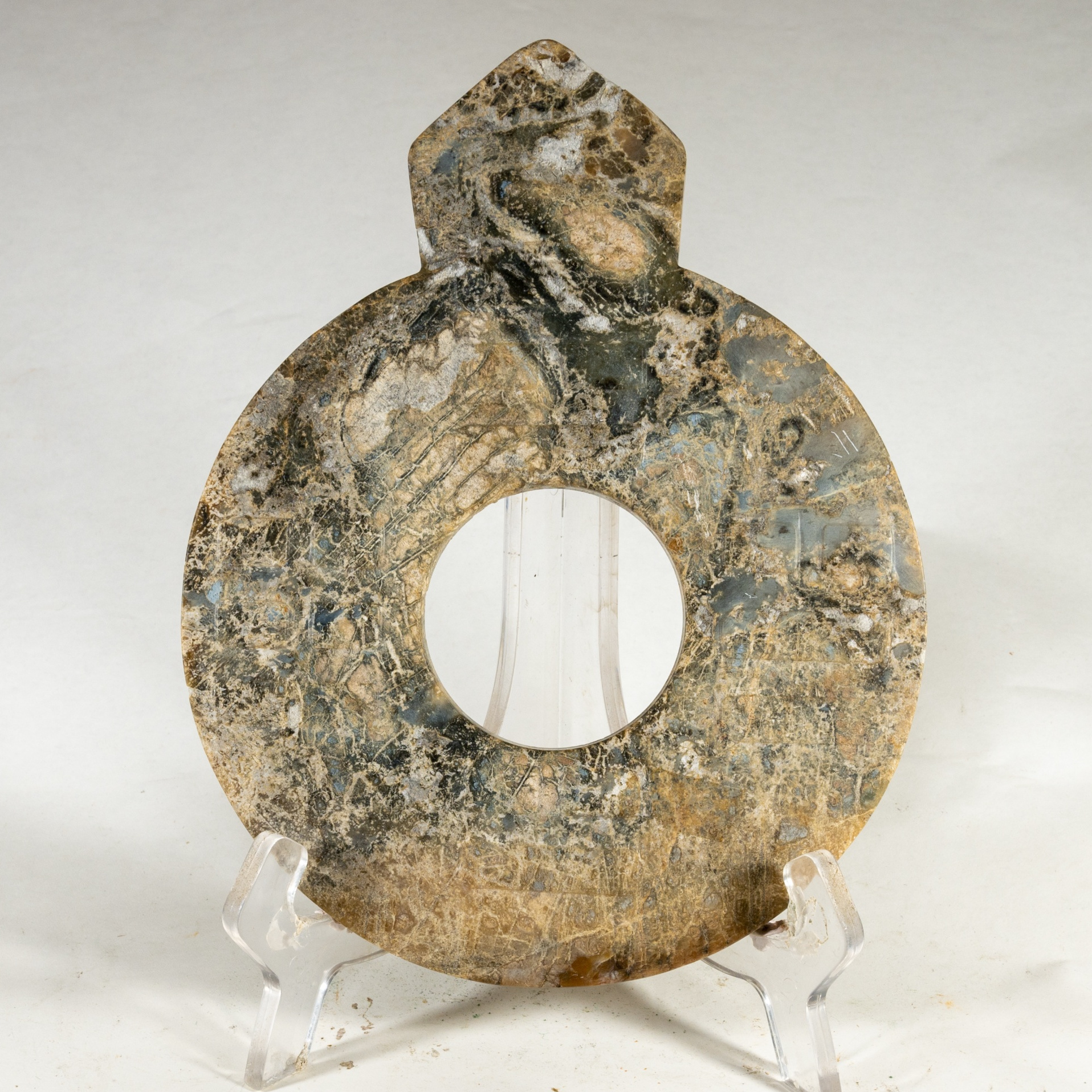 Crested gui-bi, attributed Neolithic — $10,000 – $15,000