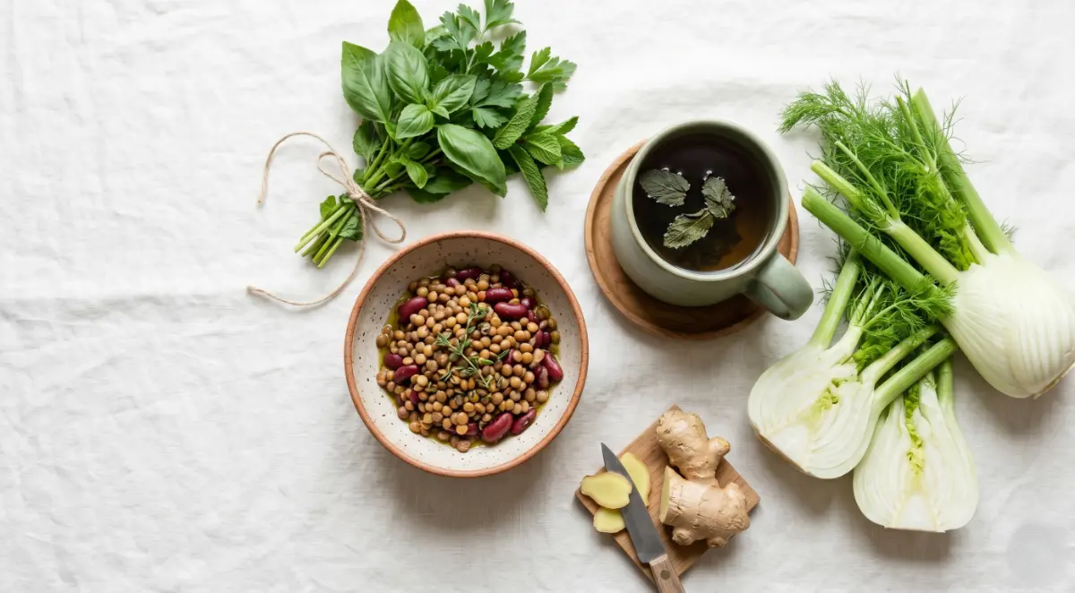 SIBO: o que é, sintomas e como a alimentação ajuda