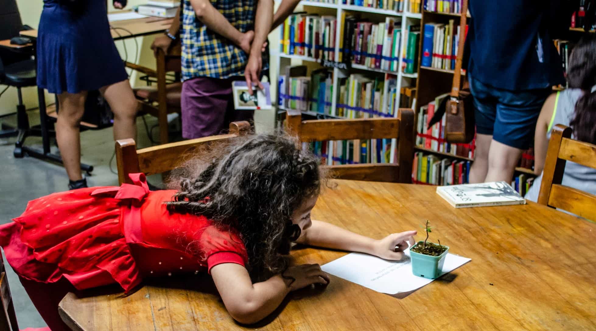 Ayuda a las bibliotecas comunitarias de Antioquia