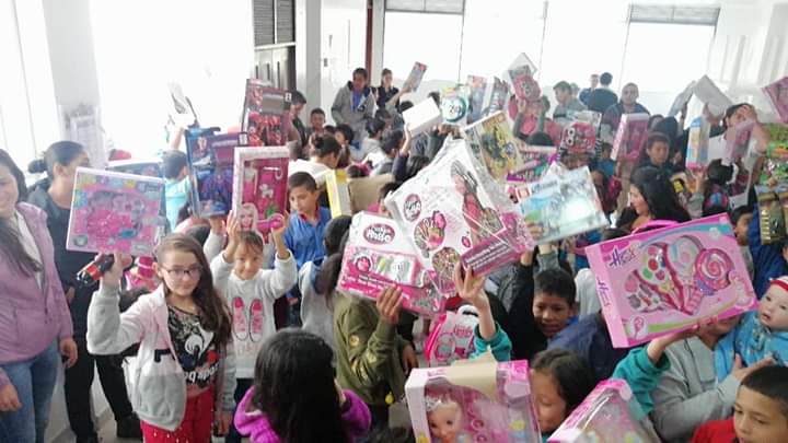 Haz que la navidad de un niño sea inolvidable
