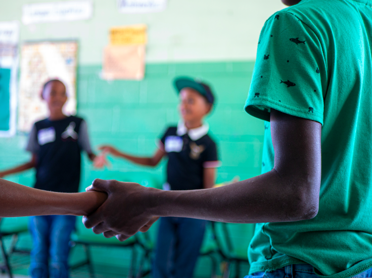 Piknini bak tu skuul (Children back to school)