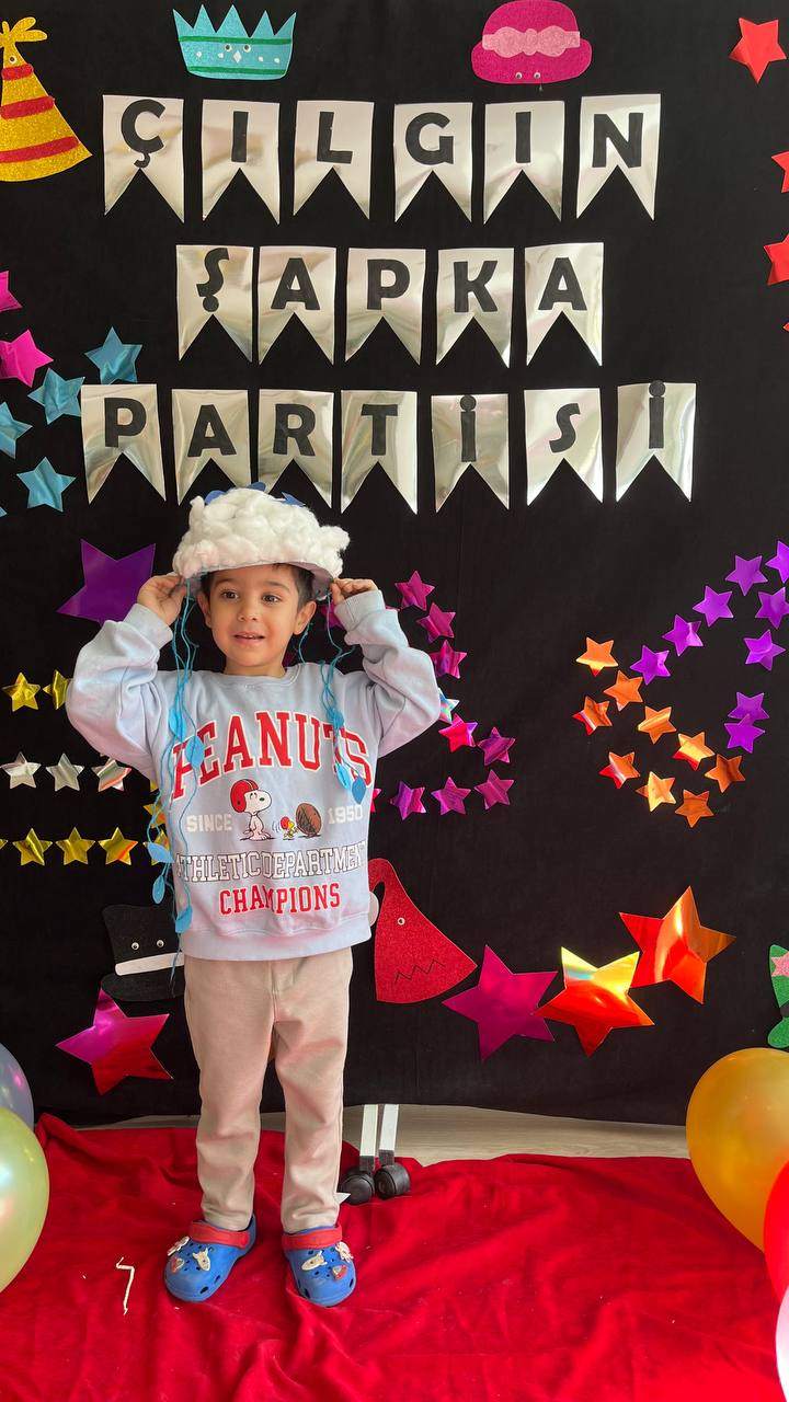 ÇILGIN ŞAPKA PARTİSİ