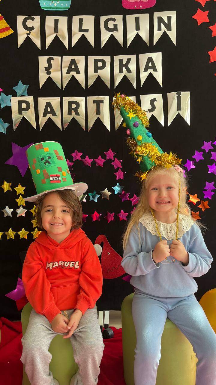ÇILGIN ŞAPKA PARTİSİ