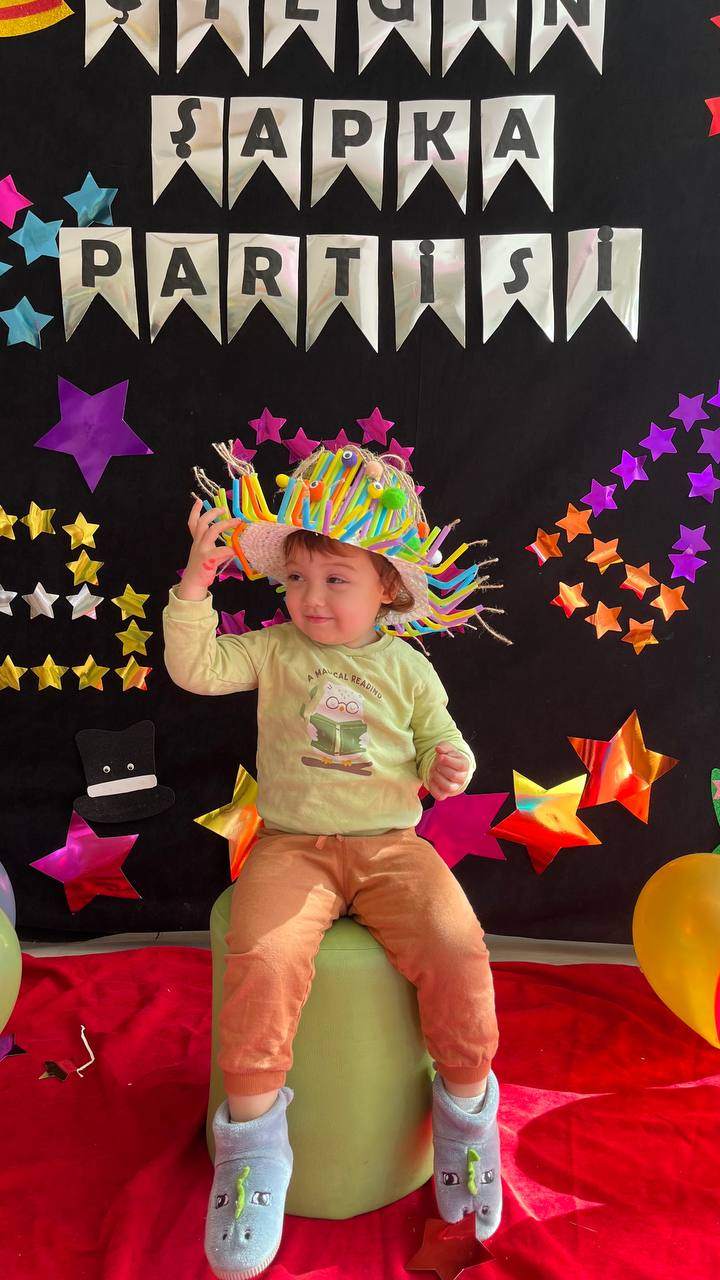 ÇILGIN ŞAPKA PARTİSİ