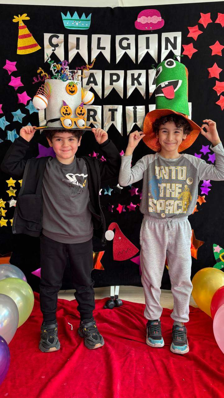 ÇILGIN ŞAPKA PARTİSİ