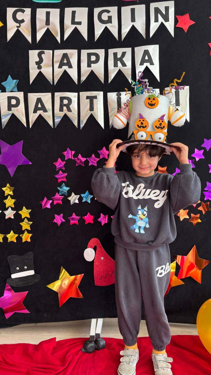 ÇILGIN ŞAPKA PARTİSİ