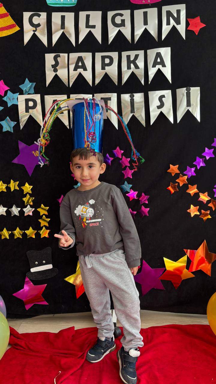 ÇILGIN ŞAPKA PARTİSİ