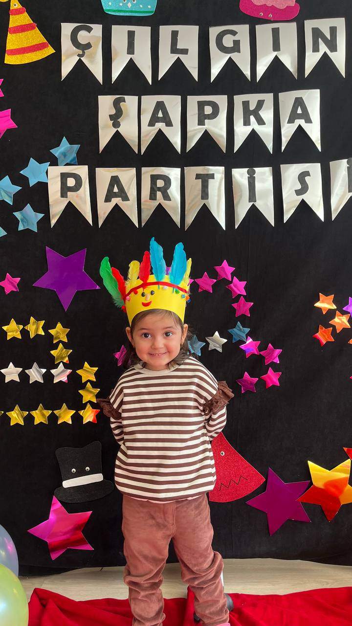 ÇILGIN ŞAPKA PARTİSİ