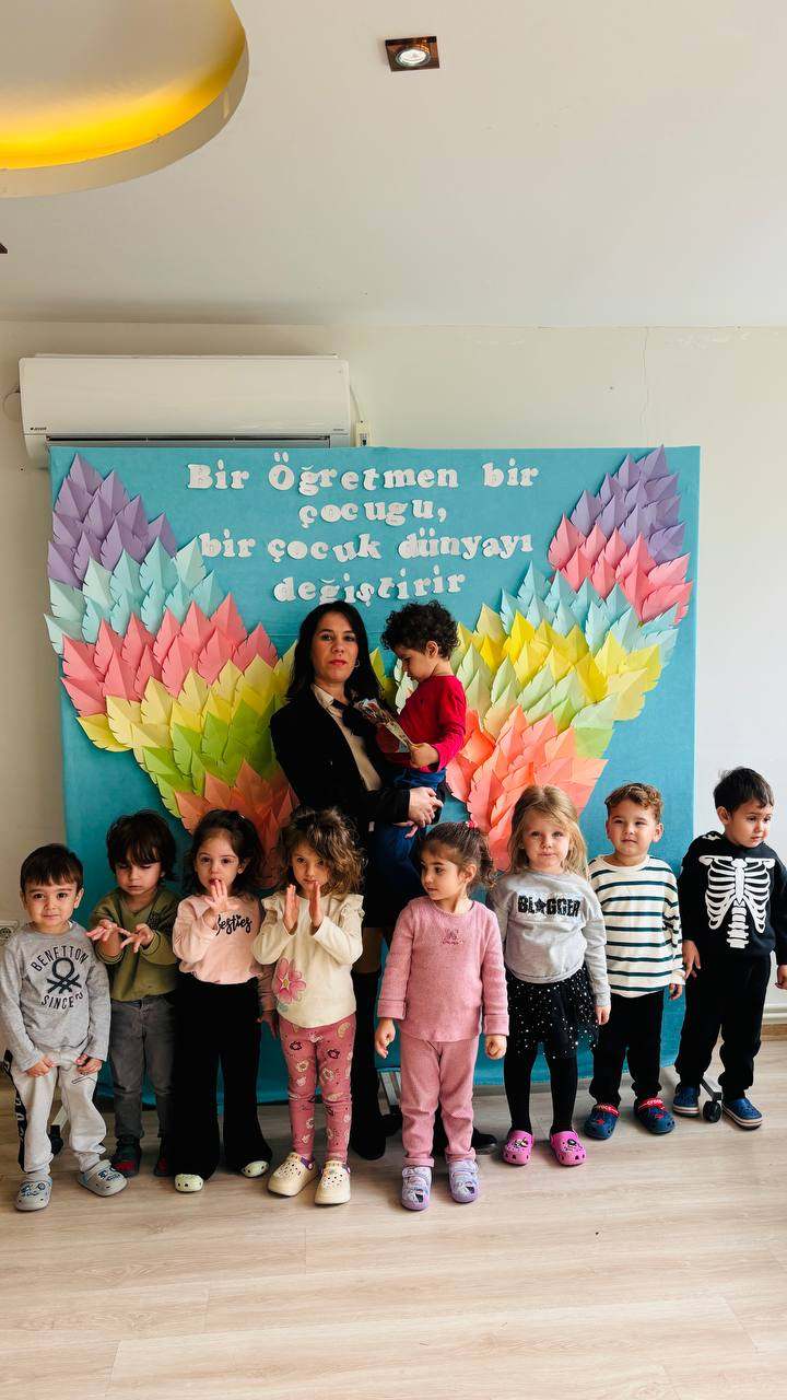 NEPTÜN SINIFI- ÖĞRETMENLER GÜNÜ KUTLAMASI