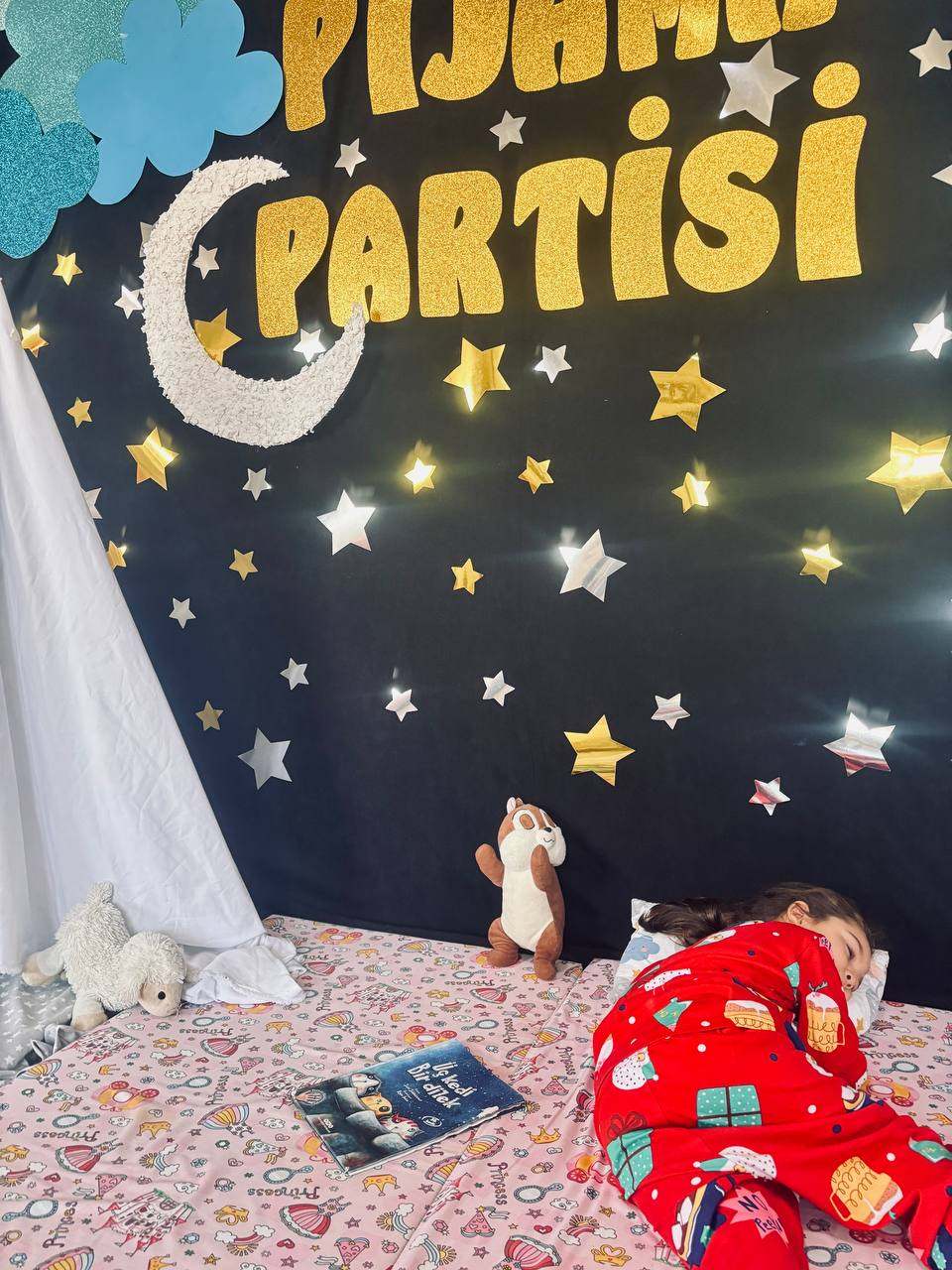 PİJAMA PARTİSİ