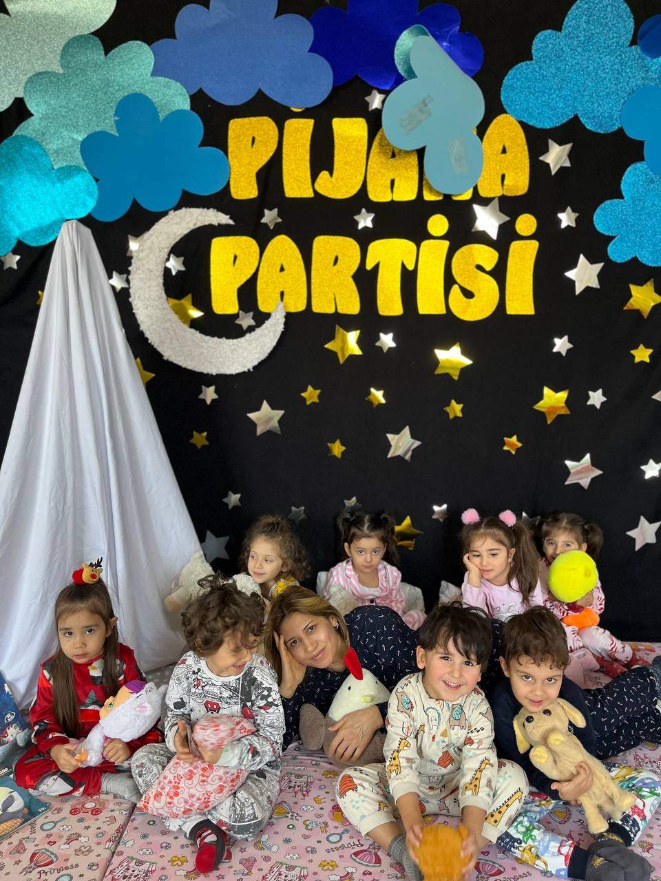 PİJAMA PARTİSİ