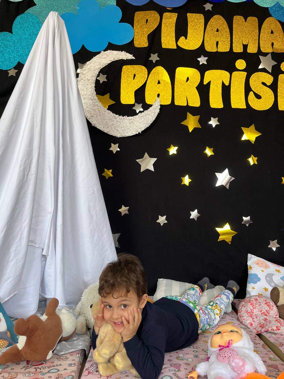 PİJAMA PARTİSİ