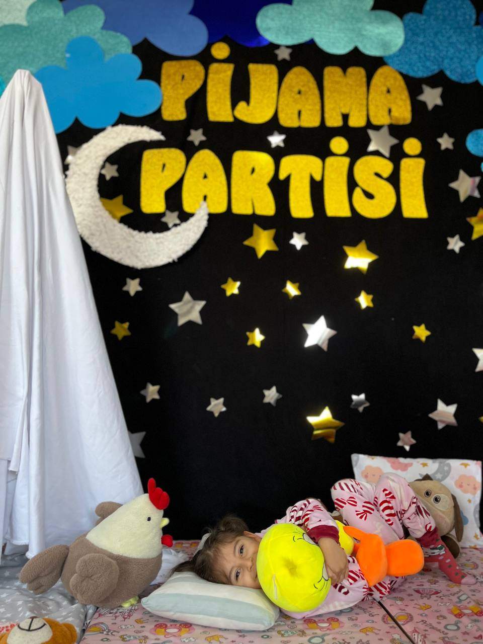 PİJAMA PARTİSİ
