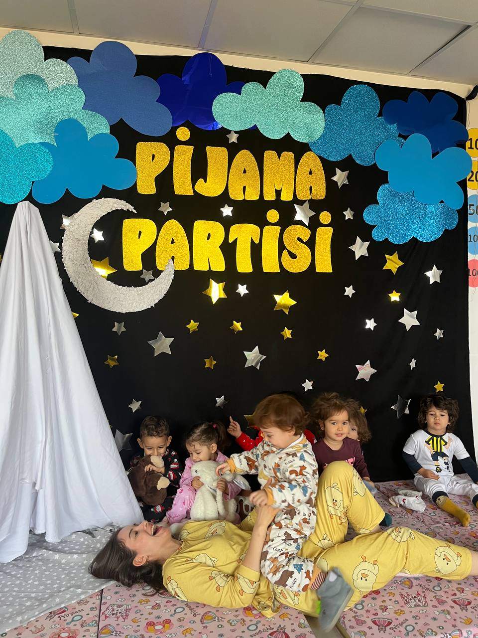 PİJAMA PARTİSİ