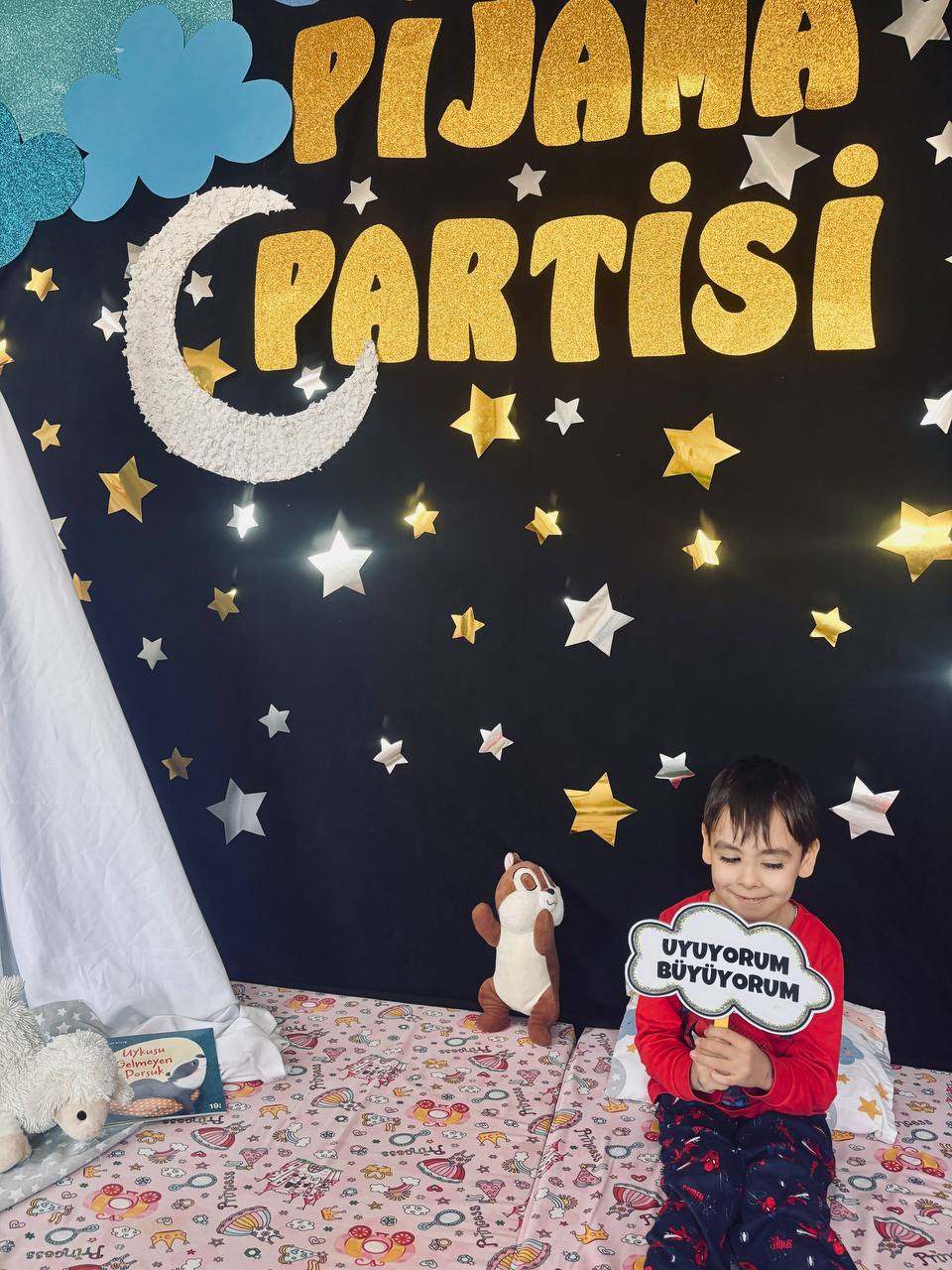 PİJAMA PARTİSİ