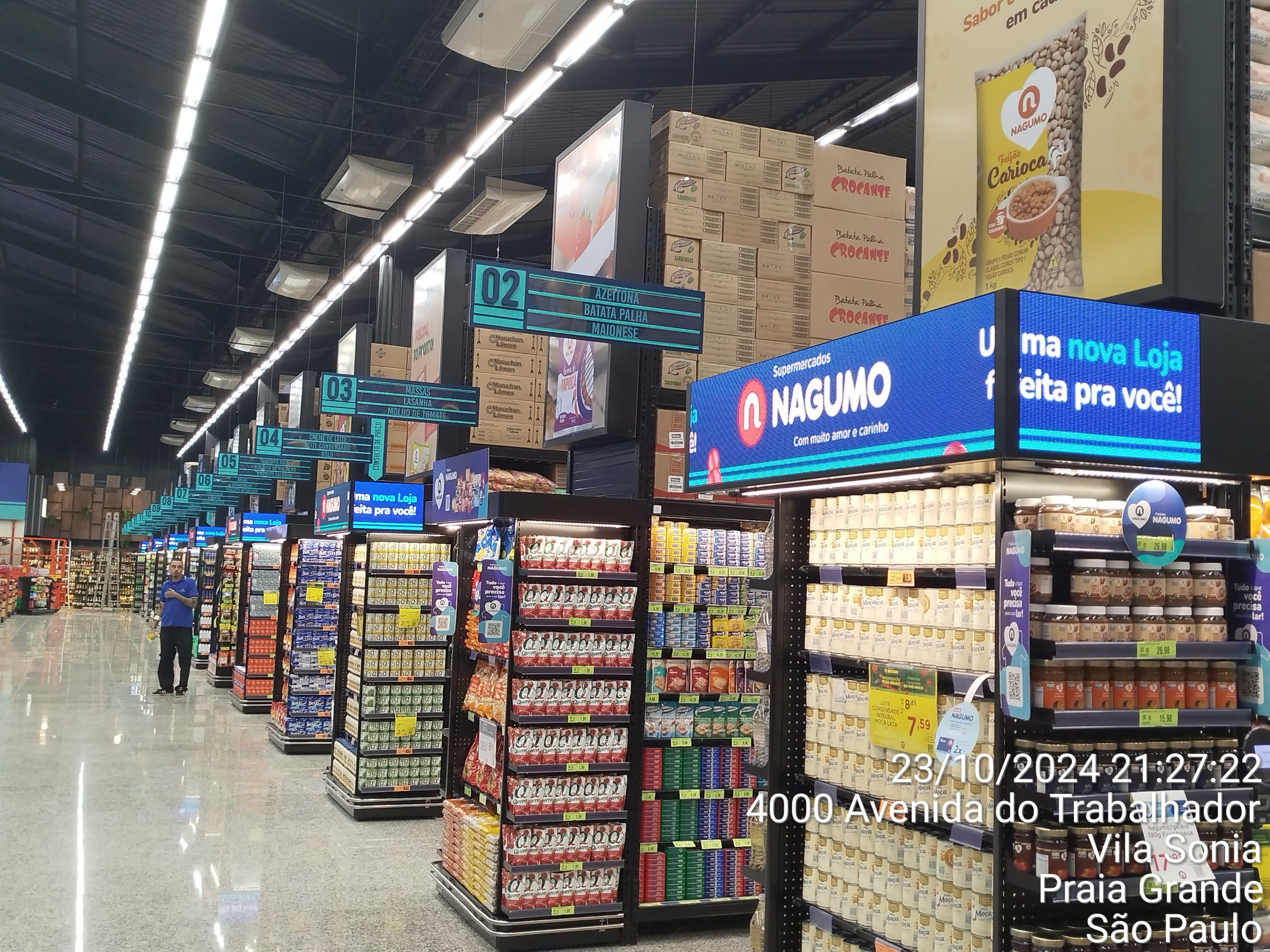 como as gôndolas digitais estão transformando a comunicação nos supermercados