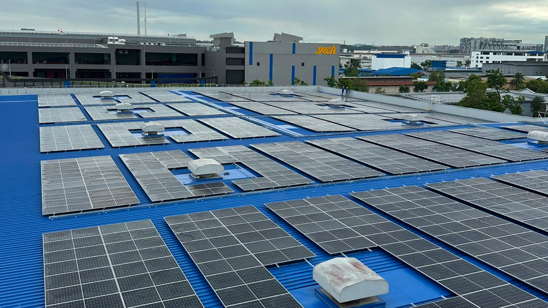 1.59 MWp rooftop solar PV system at Nippon Express warehouse