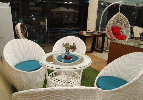 Oval Dining