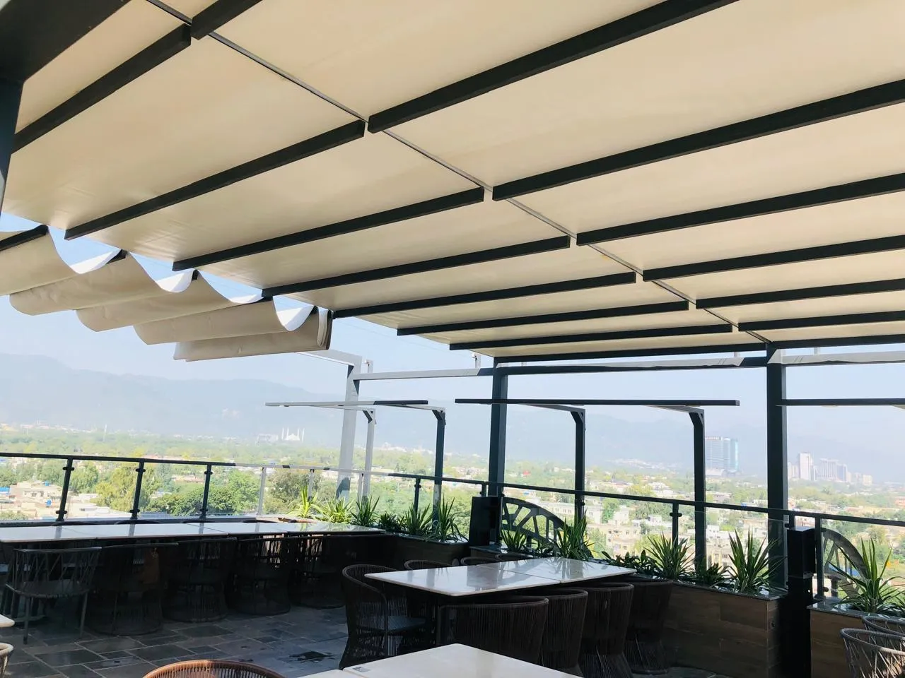 Retractable Outdoor Shade 