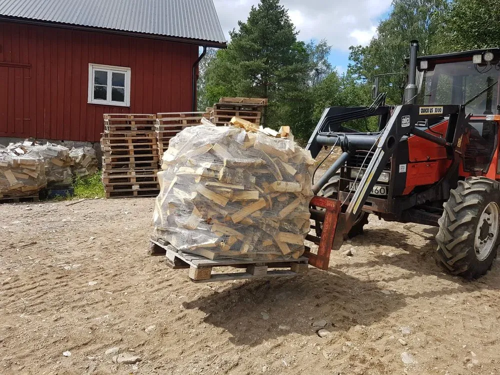 Björkved till salu i Seglora