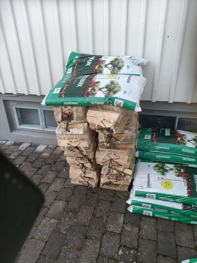 Björkved till salu i Karlskoga