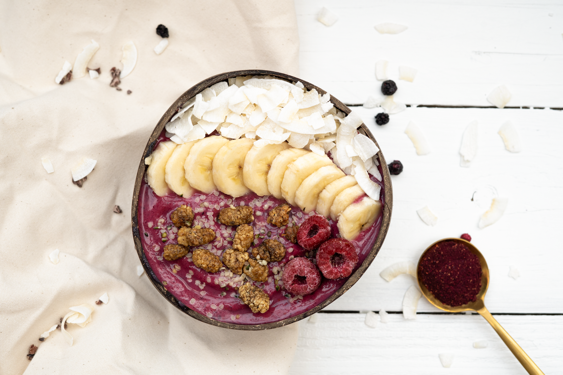Rezept Serviervorschlag Beeren Kokos Smoothiebowl