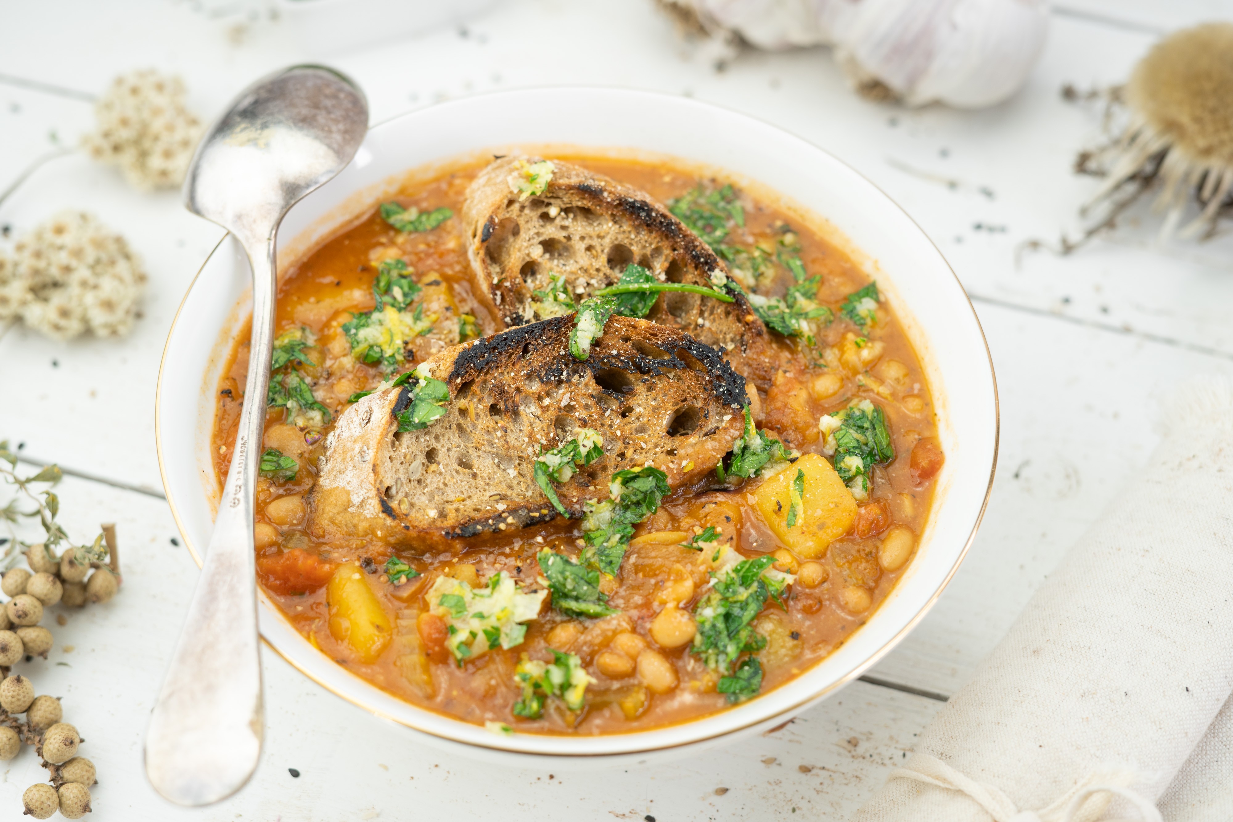 Rezept Serviervorschlag Herzhafter Bohneneintopf mit Kartoffeln 