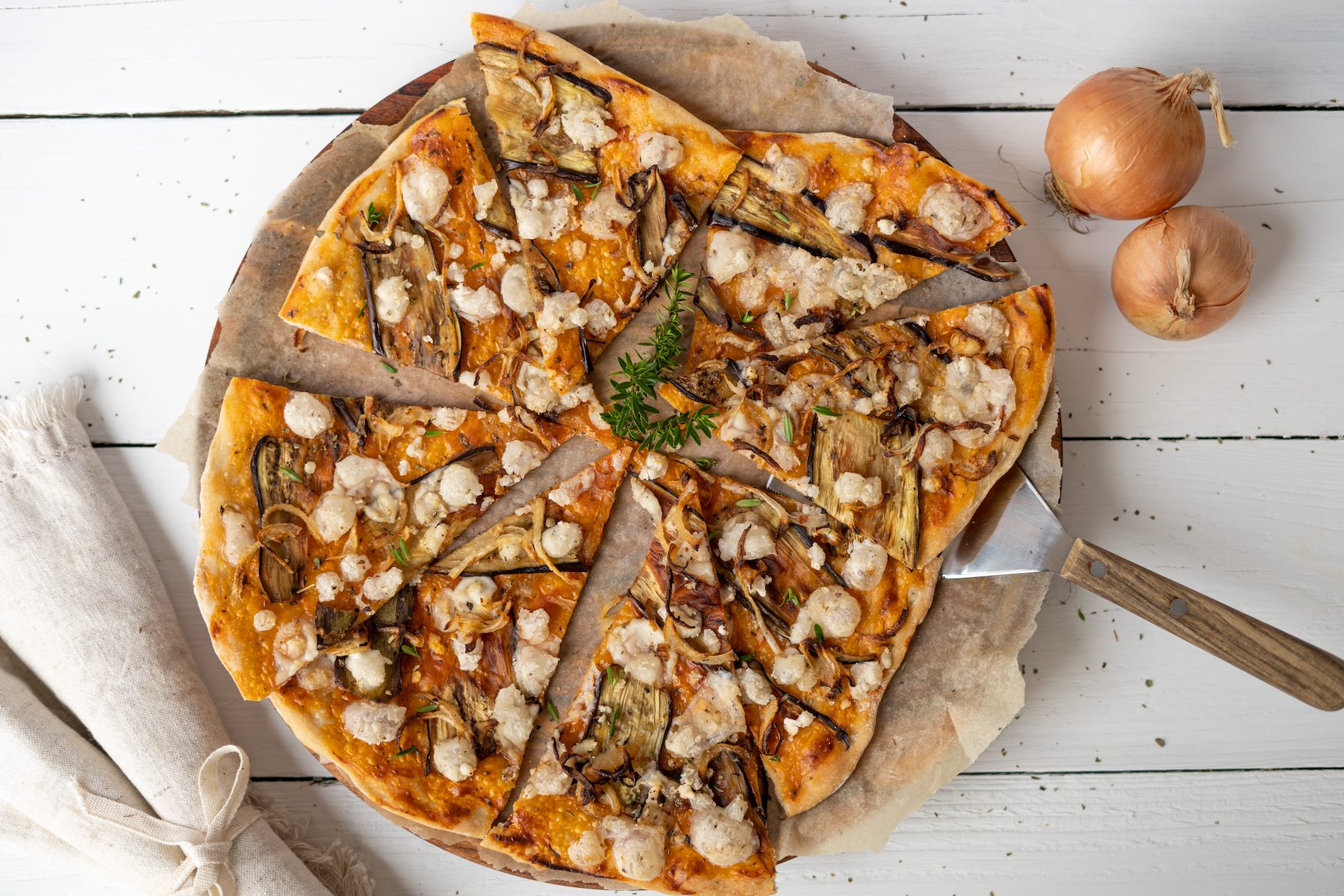 Rezept Serviervorschlag Flammkuchen mit Gemüse & Feta Käse