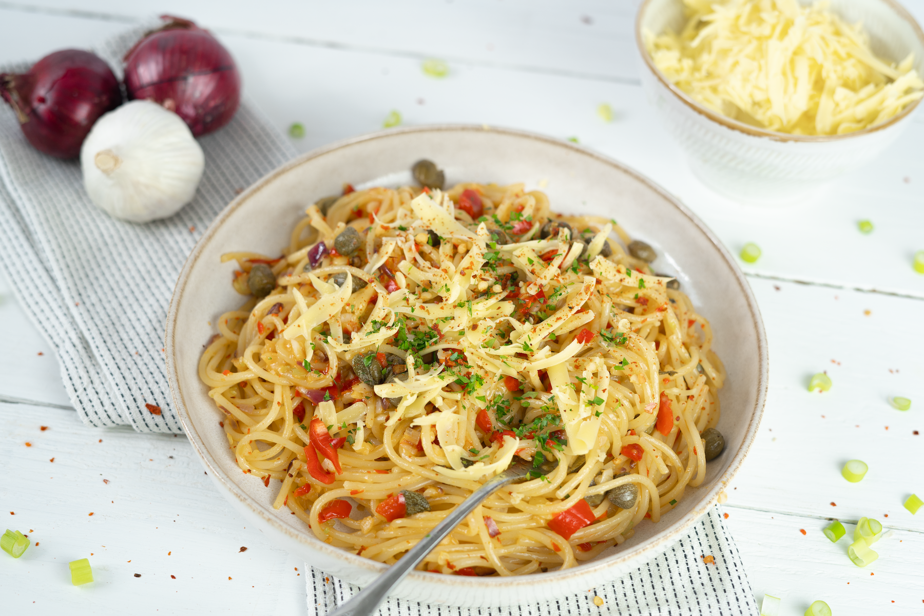 Rezept Serviervorschlag Spaghetti Aglio e Olio mit Käse