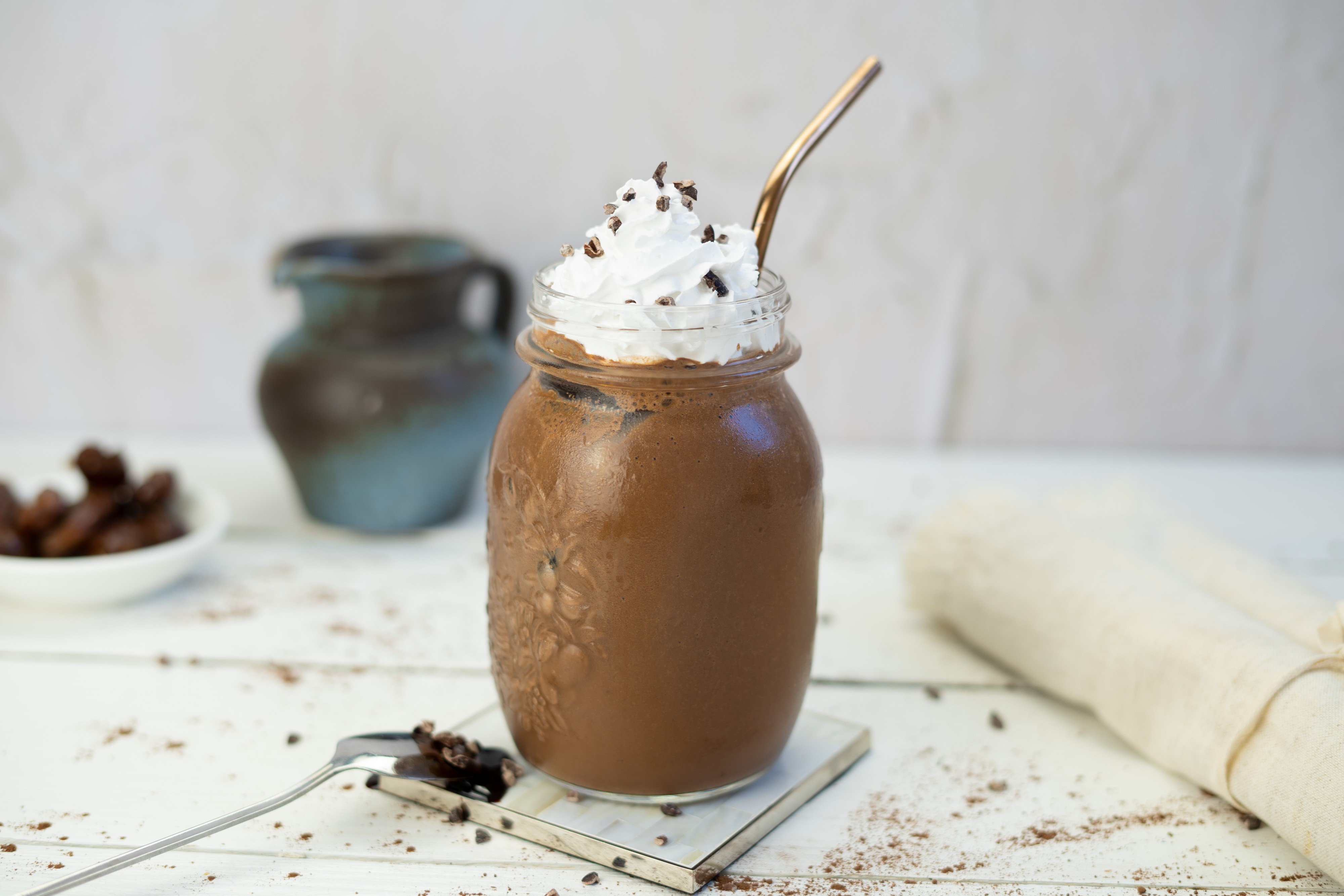 Rezept Serviervorschlag Schokomilch mit Datteln und Banane