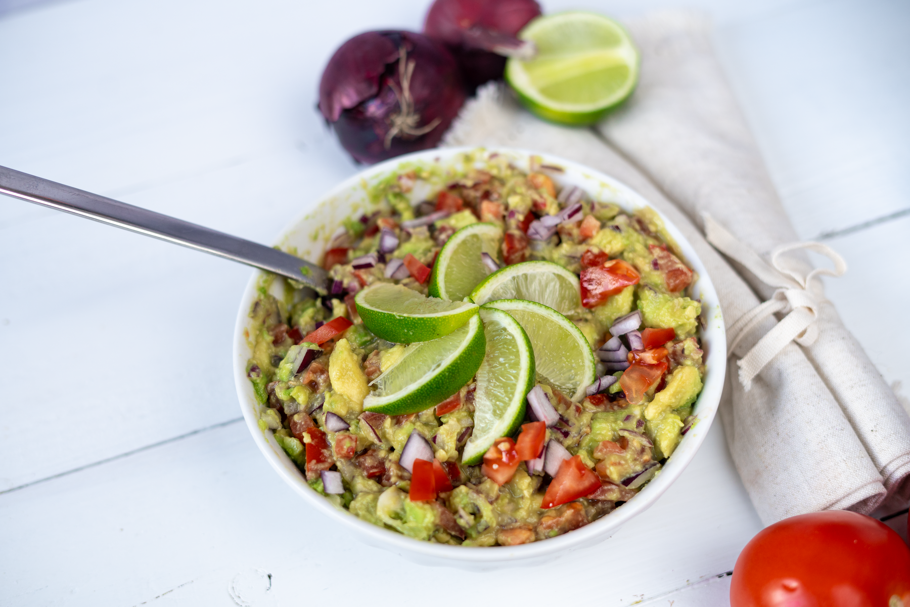 Rezept Serviervorschlag Mexikanische Guacamole mit Tomaten & Zwiebel