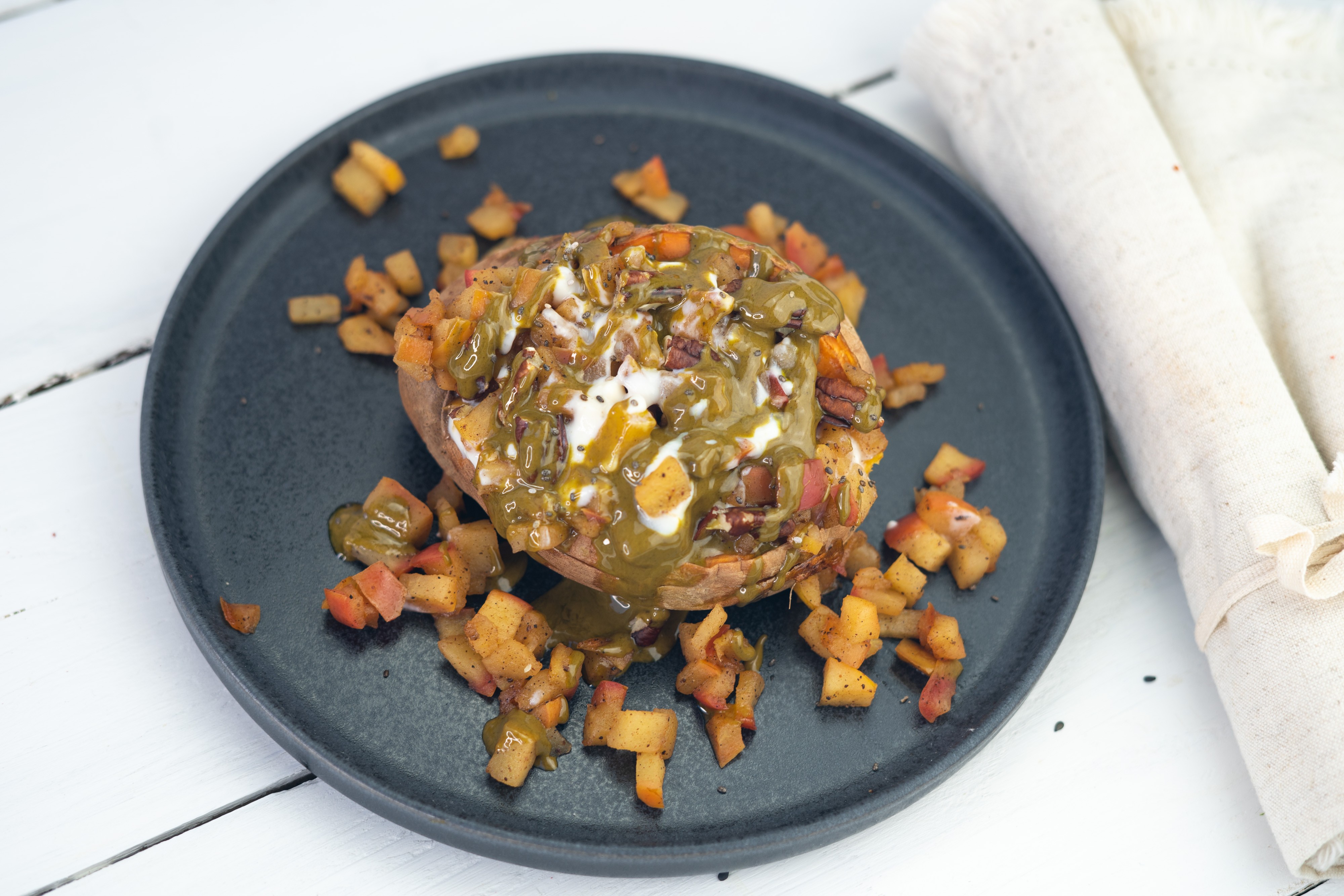 Rezept Serviervorschlag Gebackene Süßkartoffel mit Apfel Zimt Füllung