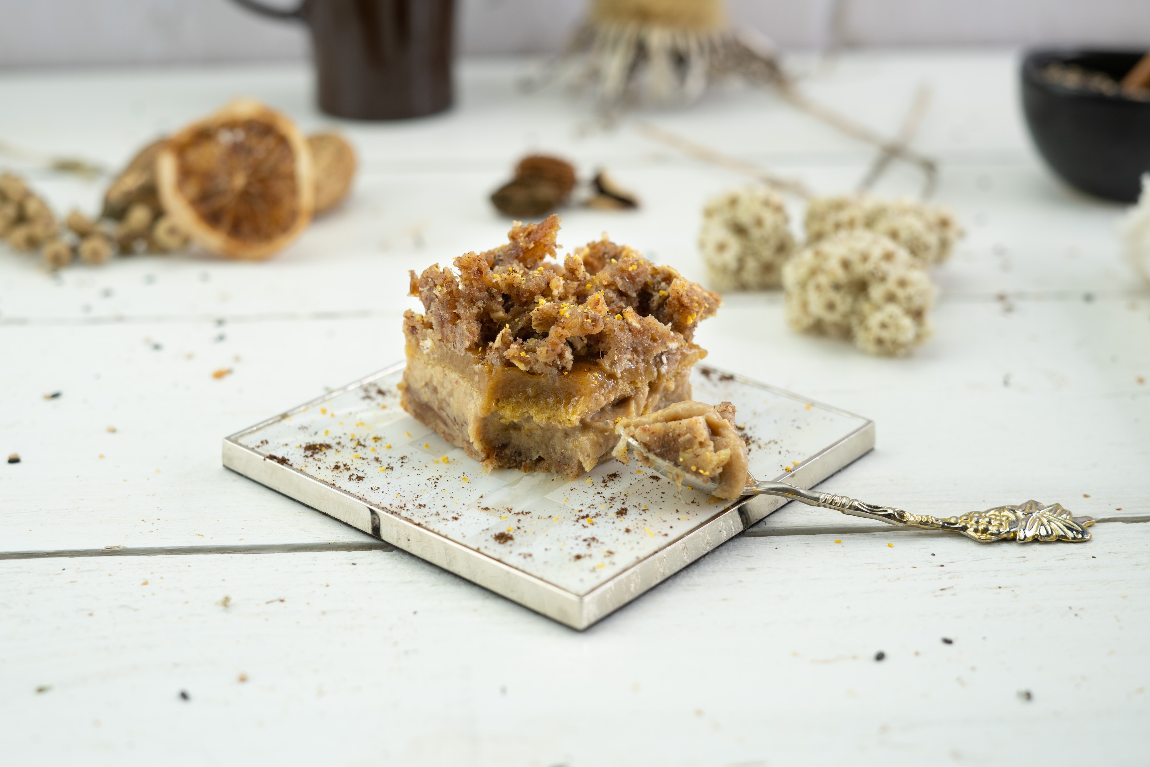 Rezept Serviervorschlag Roher Karamell Orangen Kuchen mit Crumble