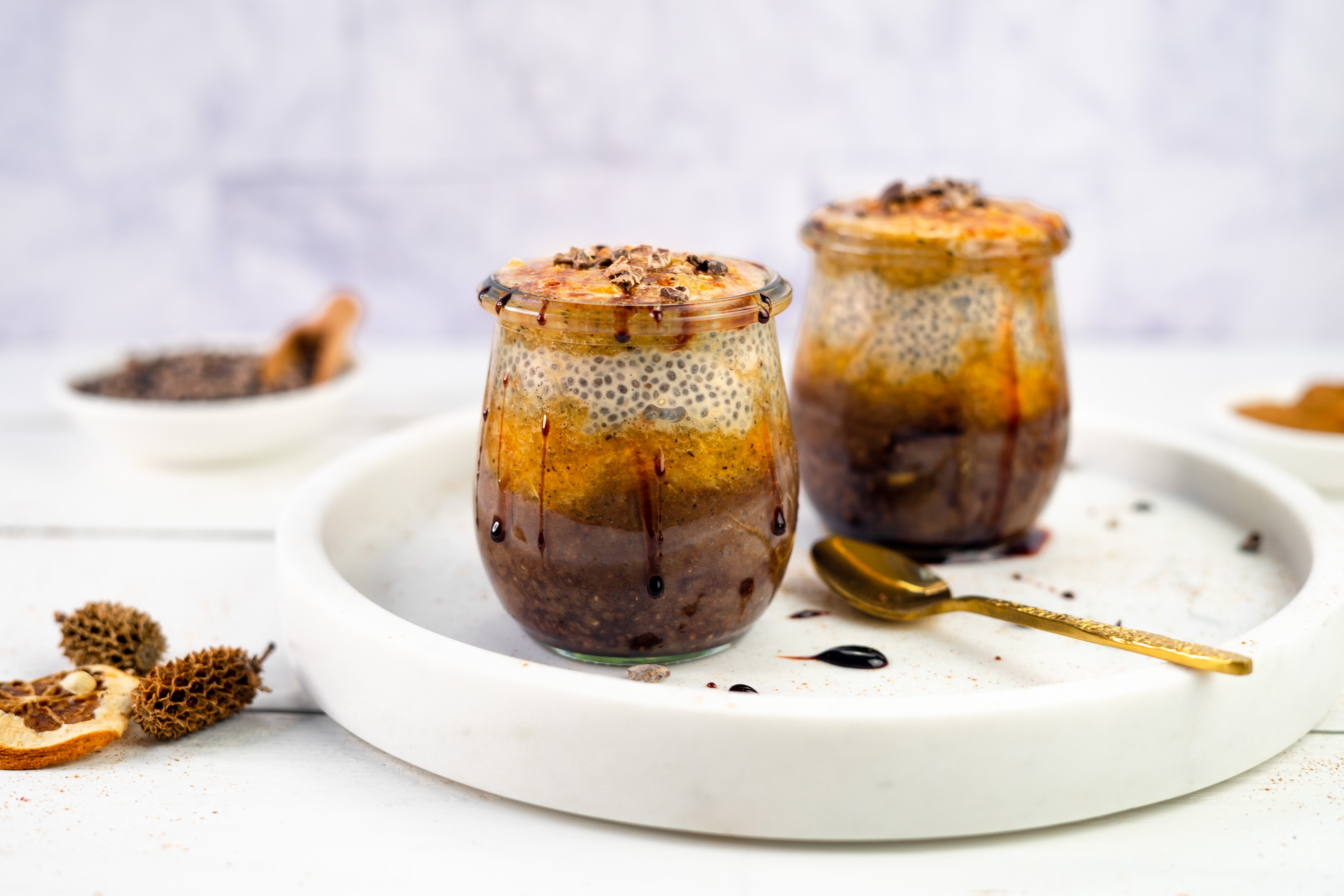 Rezept Serviervorschlag Schoko Chiapudding mit Mandarinenpüree