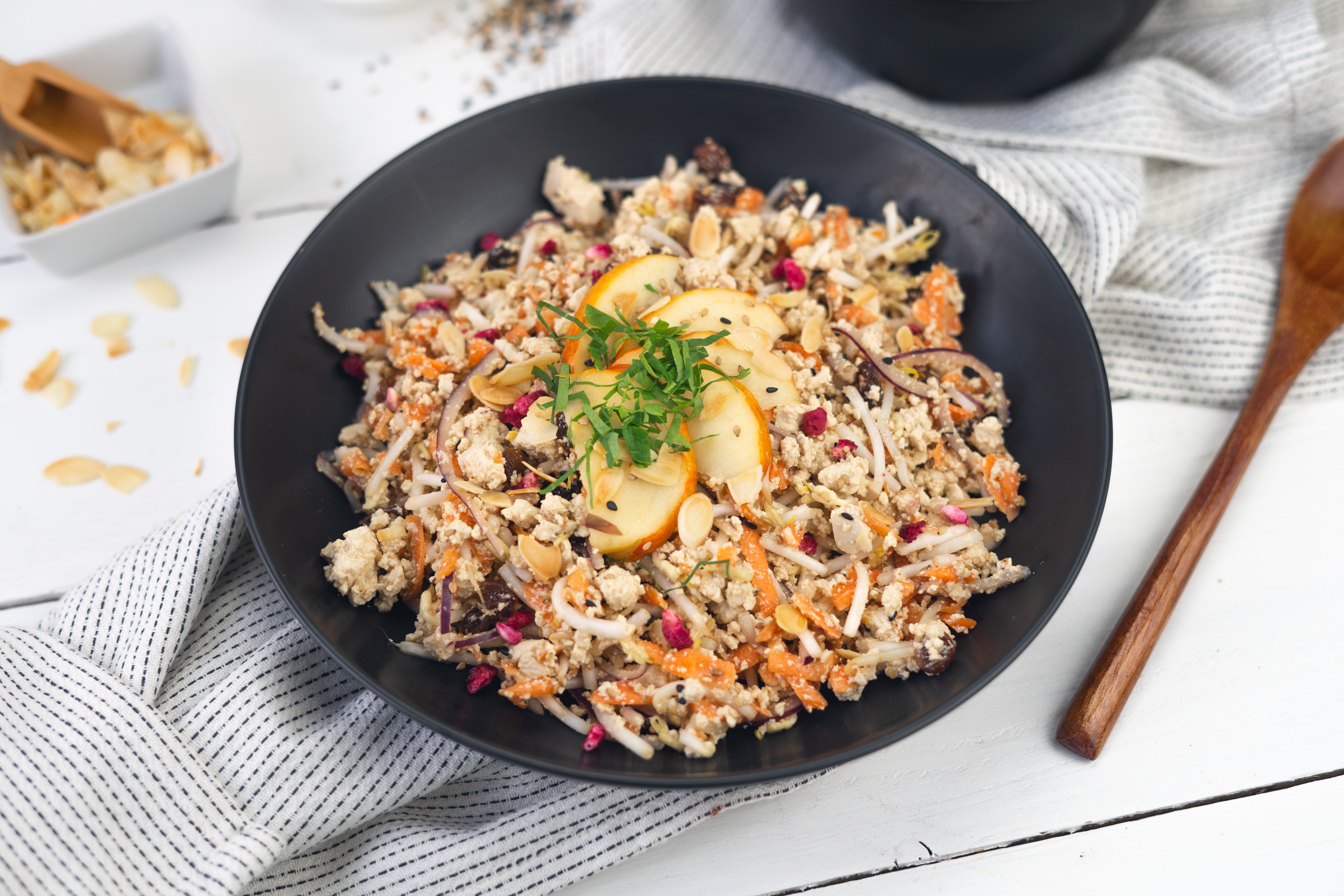 Rezept Serviervorschlag Orientalischer Sprossen Salat mit Tofu