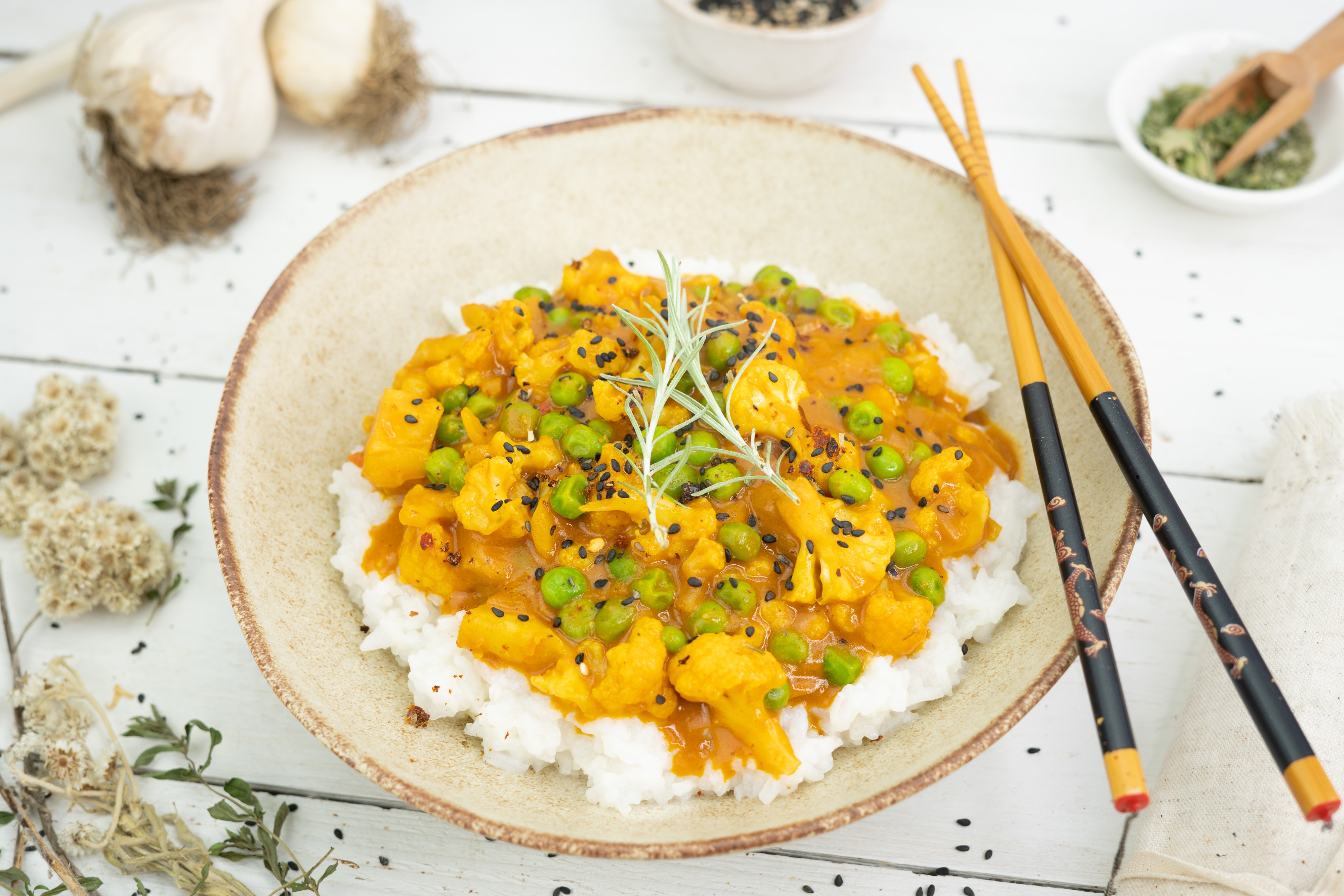 Rezept Serviervorschlag Blumenkohl Curry mit Erbsen und Reis 