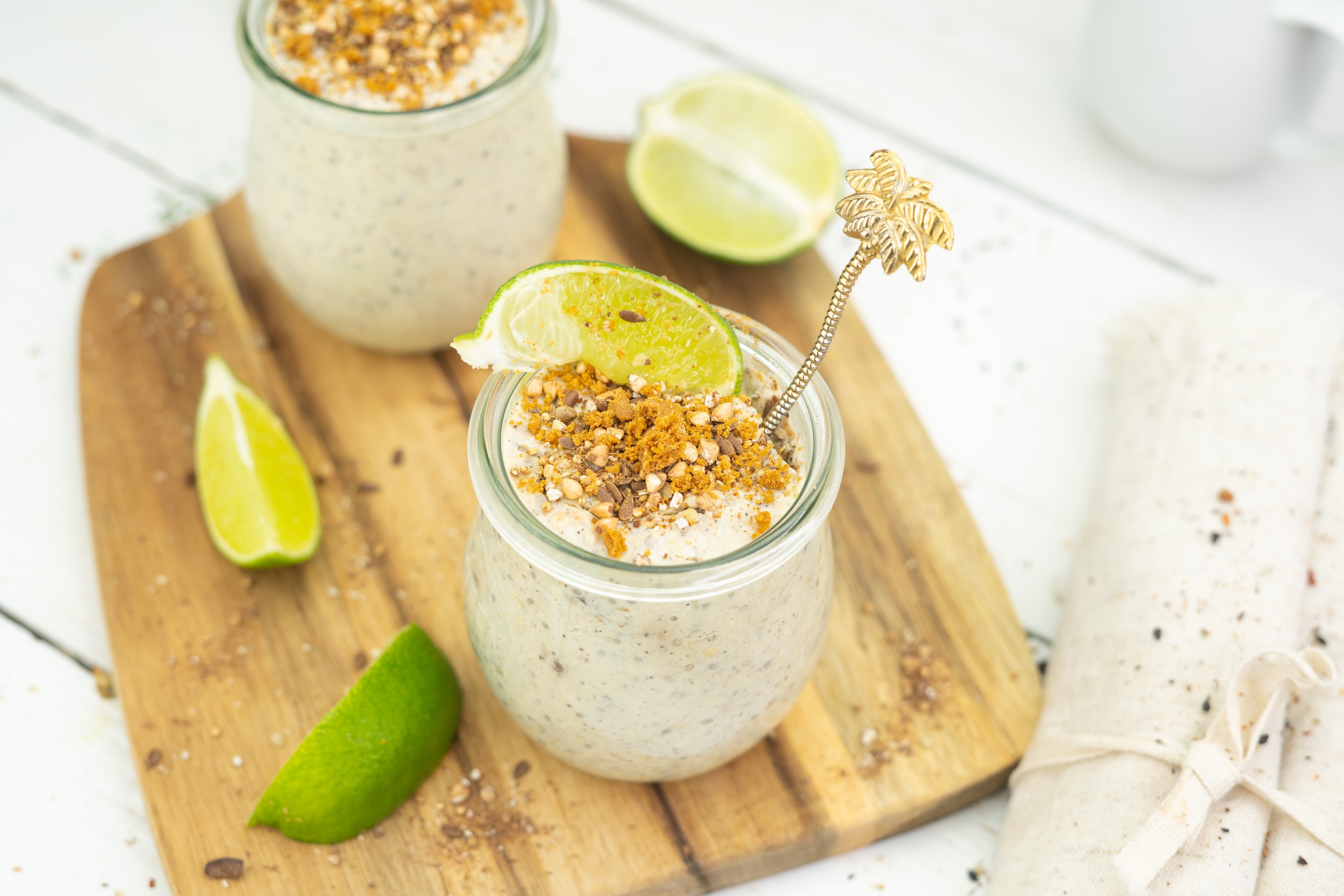 Rezept Serviervorschlag Limetten Overnight Oats mit Kekstopping