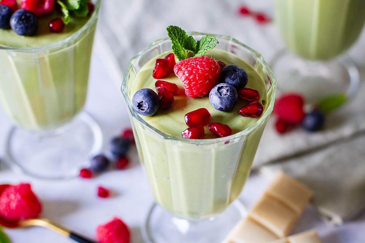Rezept Serviervorschlag Matcha-Mousse mit weißer Schokolade