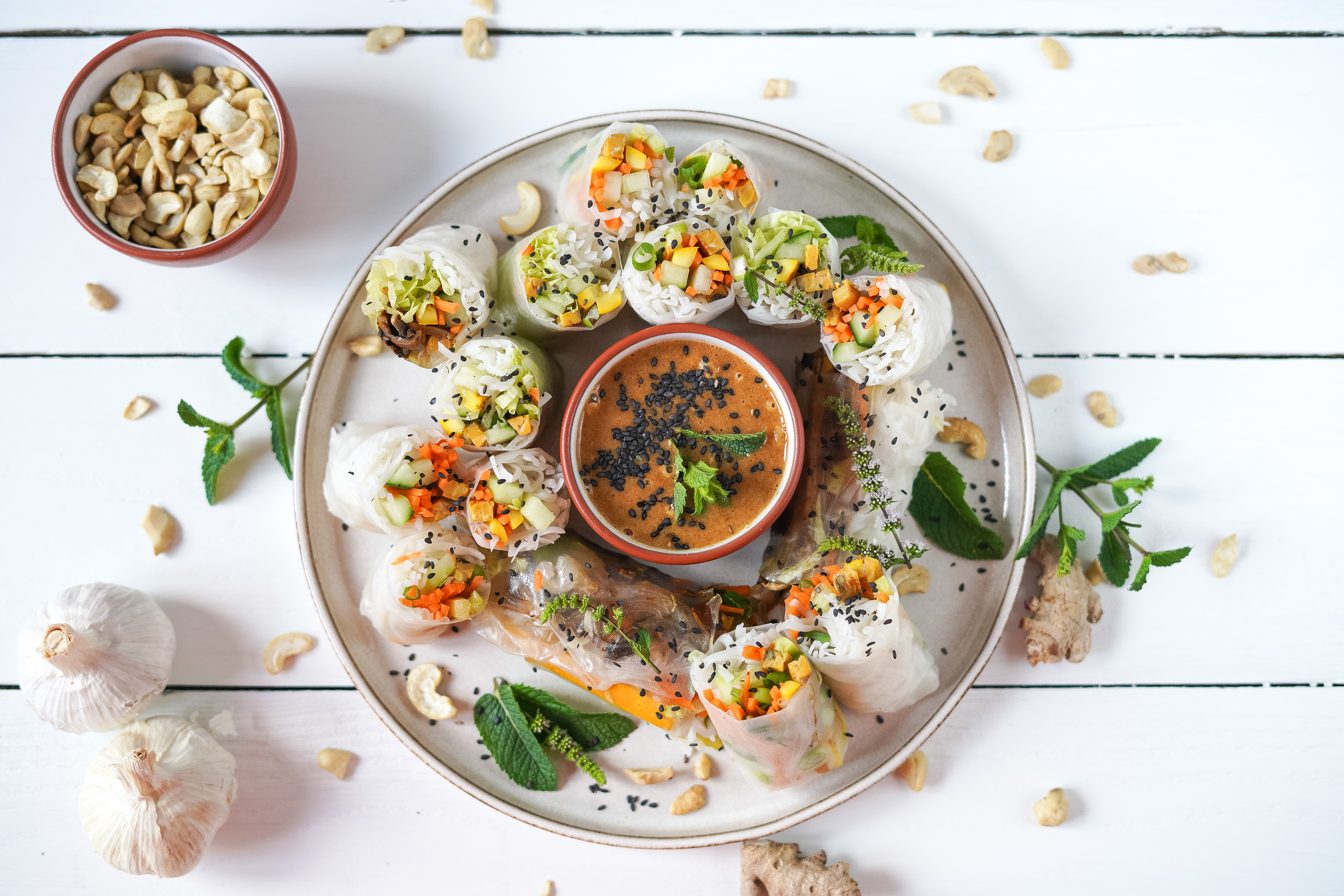 Rezept Serviervorschlag Summer Rolls mit Erdnussdip