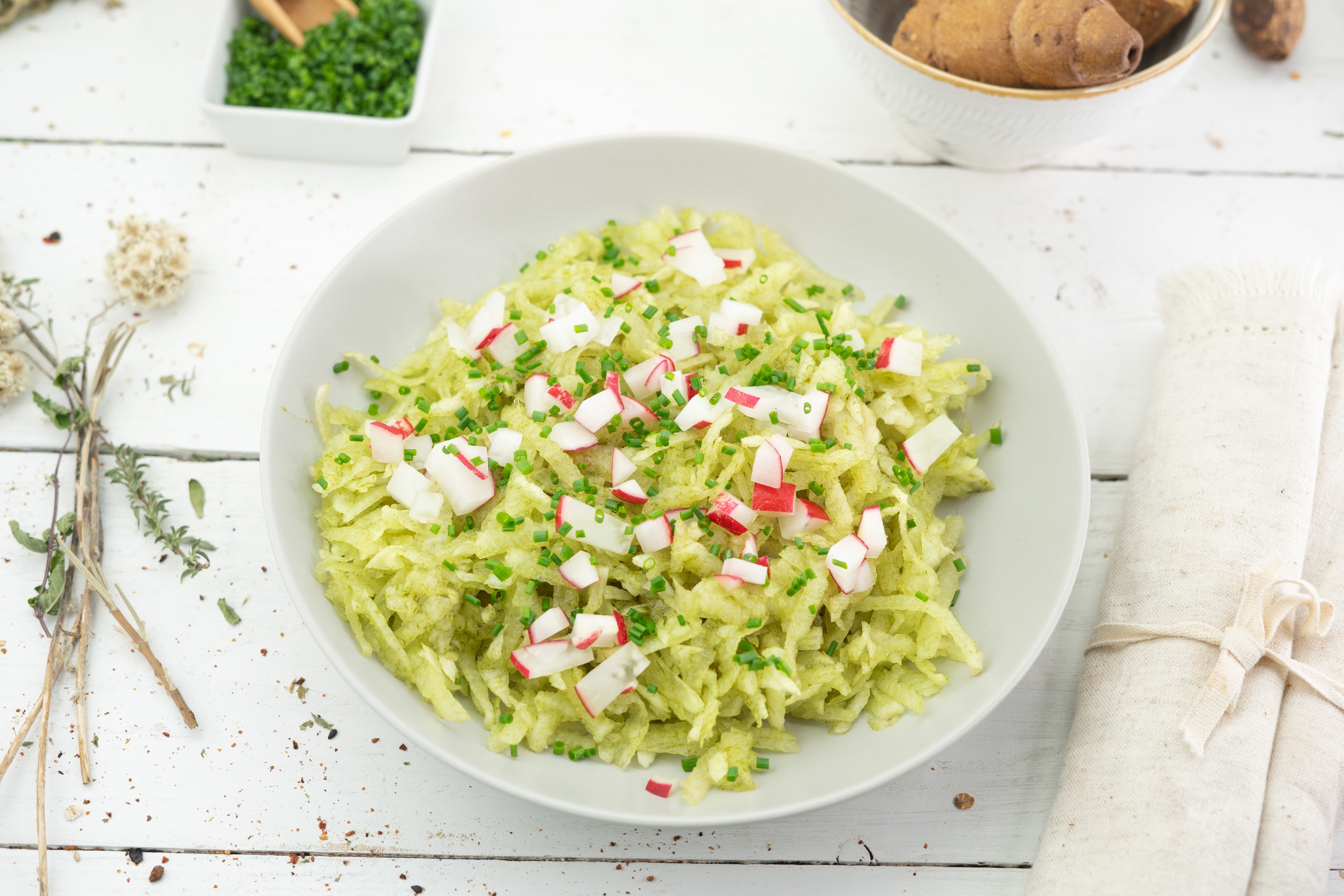 Rezept Serviervorschlag Steirischer Rettichsalat mit Radieschen 