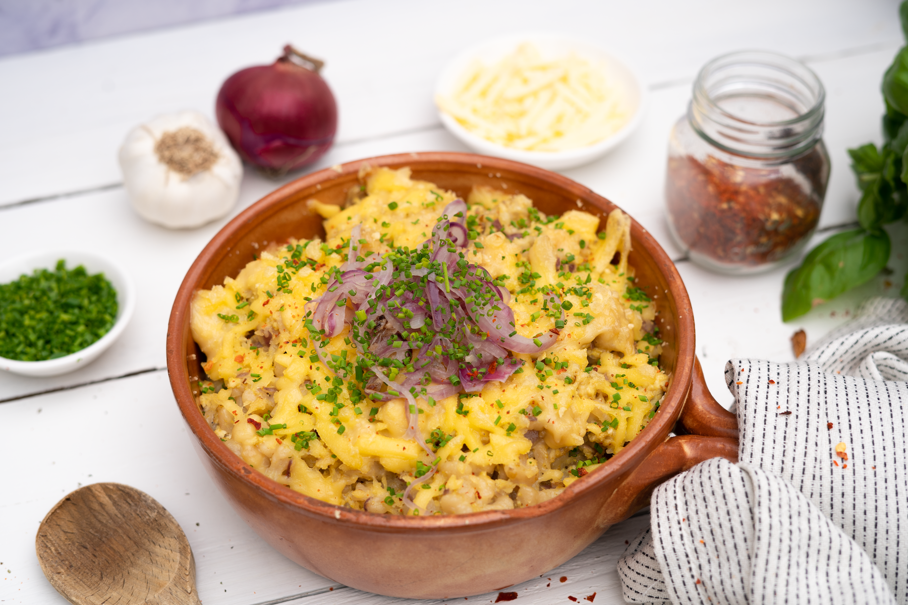 Rezept Serviervorschlag Würzig deftige Käsespätzle