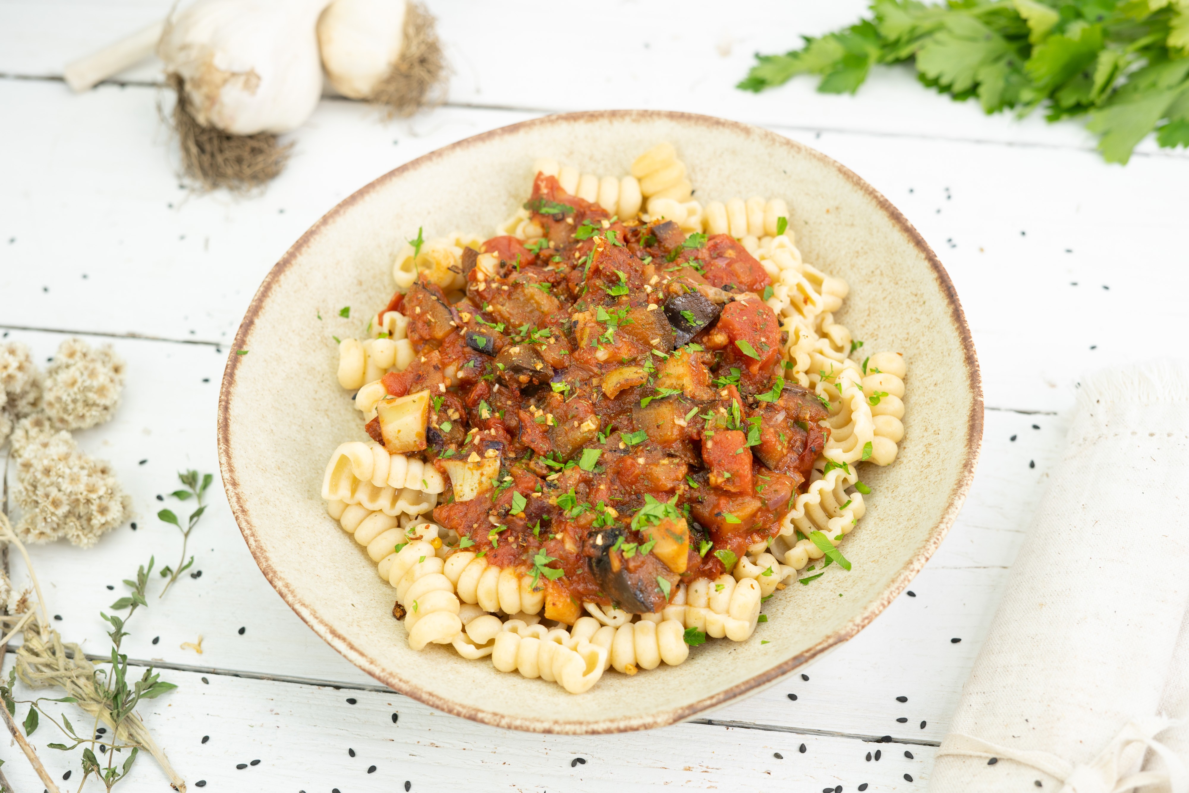 Rezept Serviervorschlag Melanzani Tomaten Pasta mit Basilikum