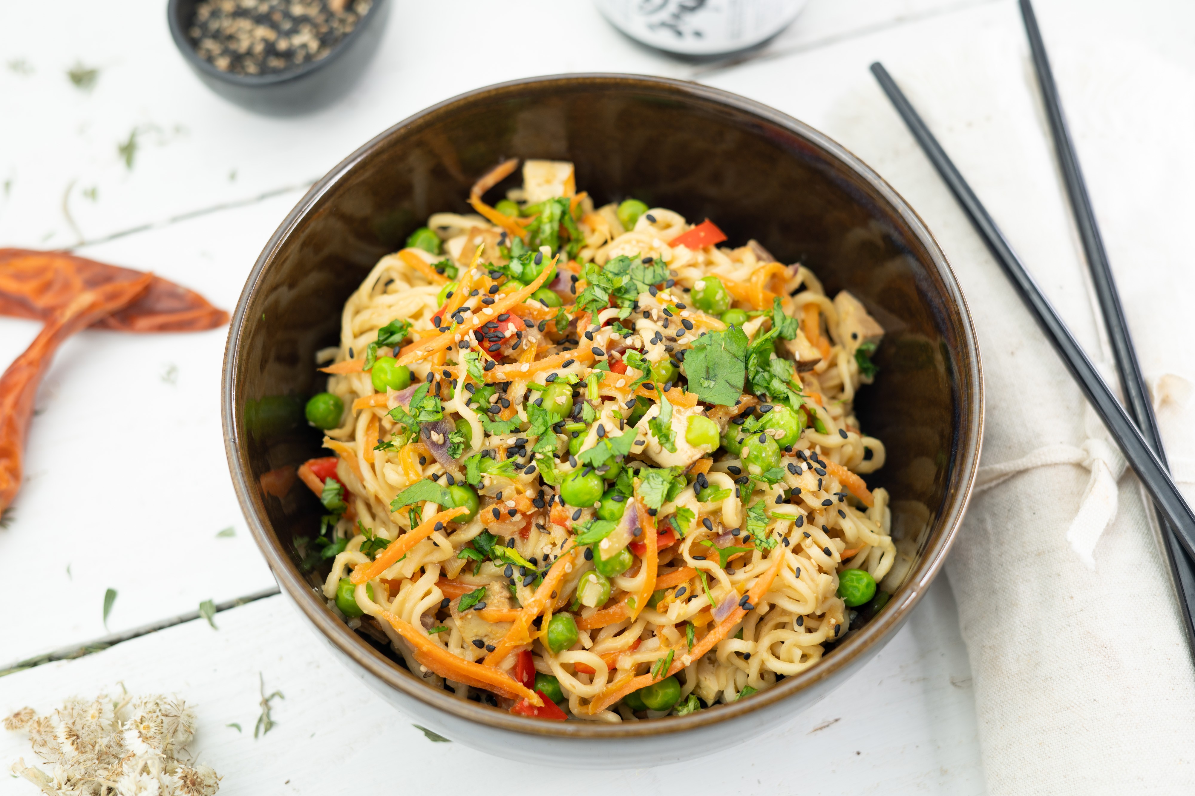 Rezept Serviervorschlag Schnelle Miso Pasta mit knackigem Gemüse