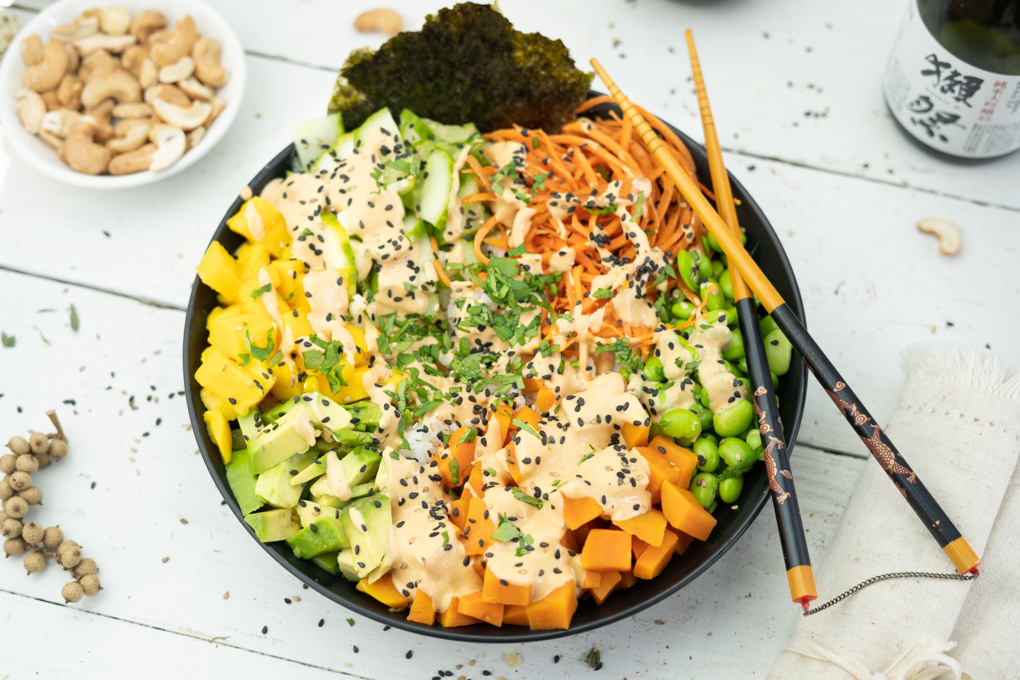 Rezept Serviervorschlag Würzige Sushi Bowl mit Nori & Edamame