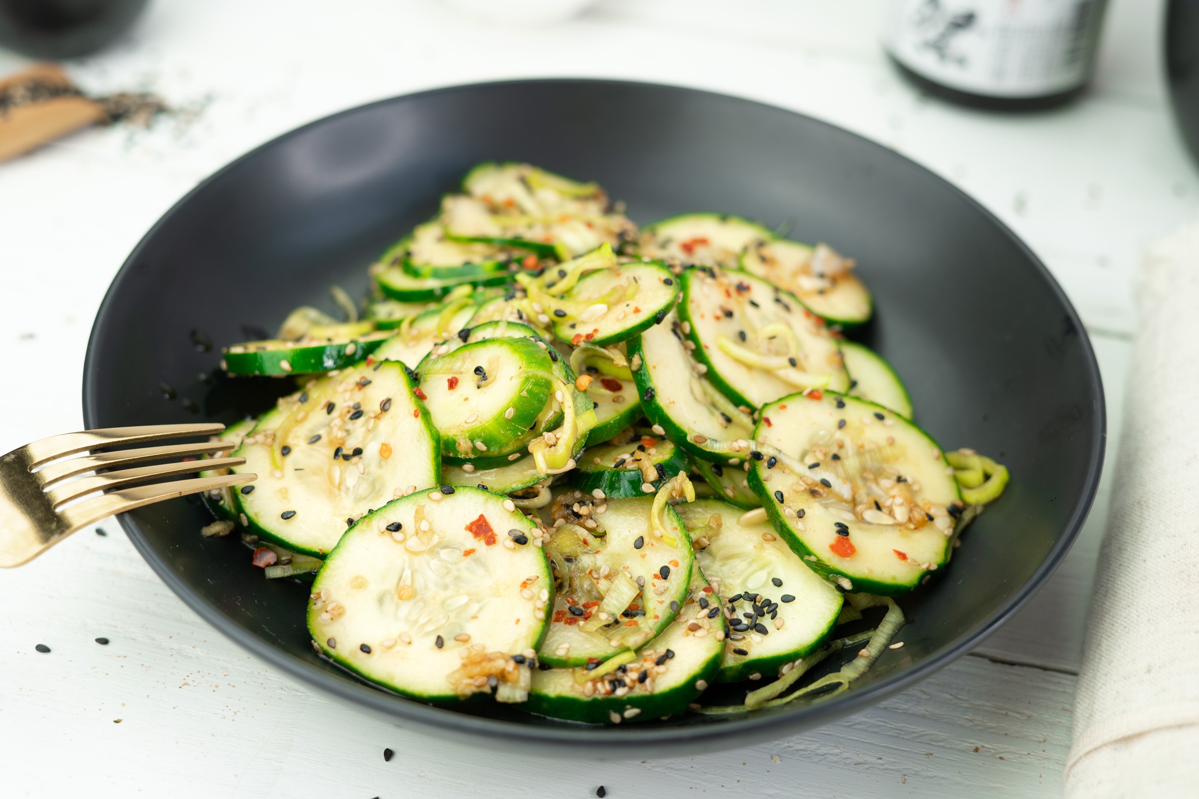 Rezept Serviervorschlag Schneller asiatischer Gurkensalat