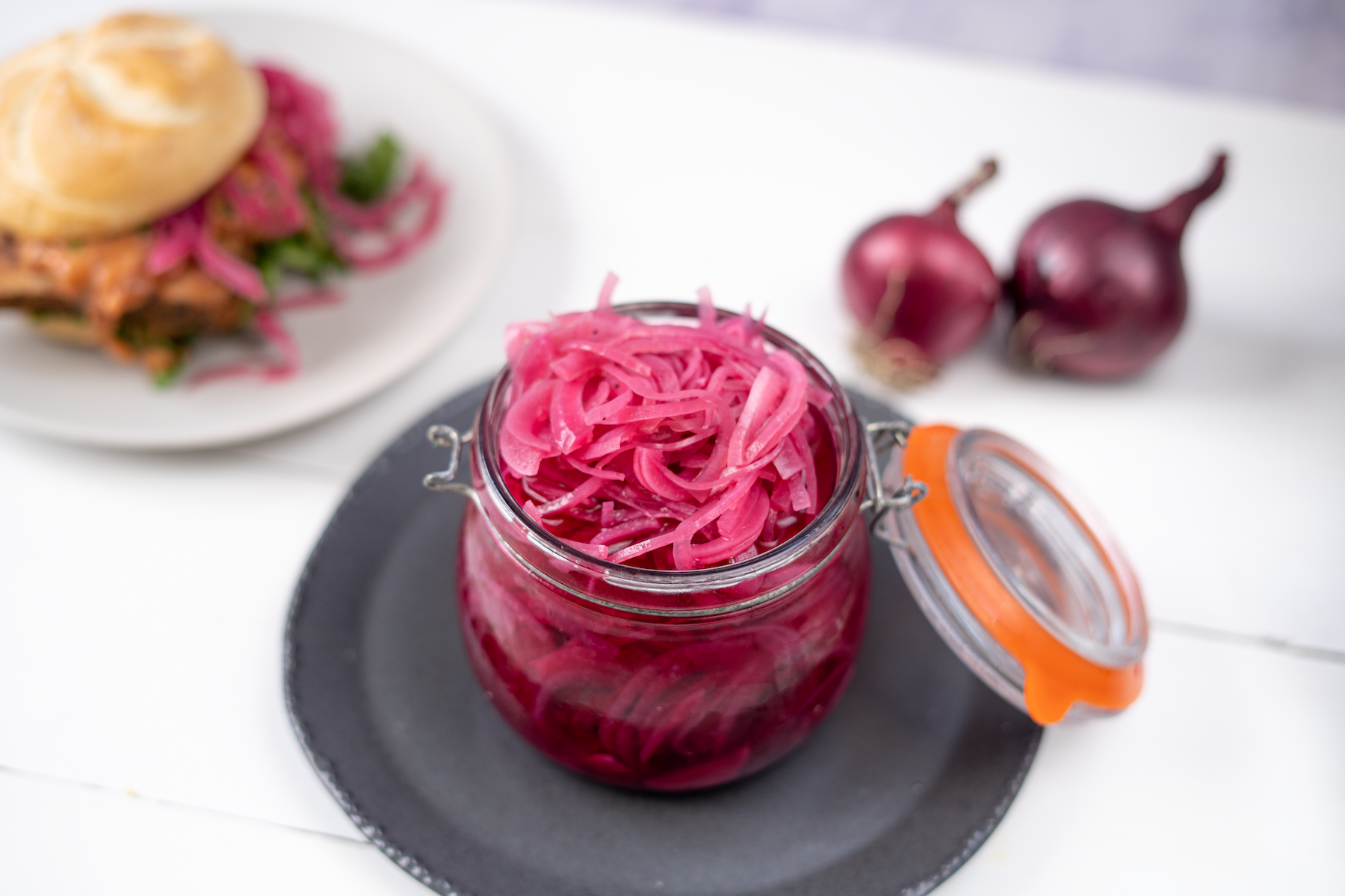 Rezept Serviervorschlag Pinke eingelegte Zwiebel