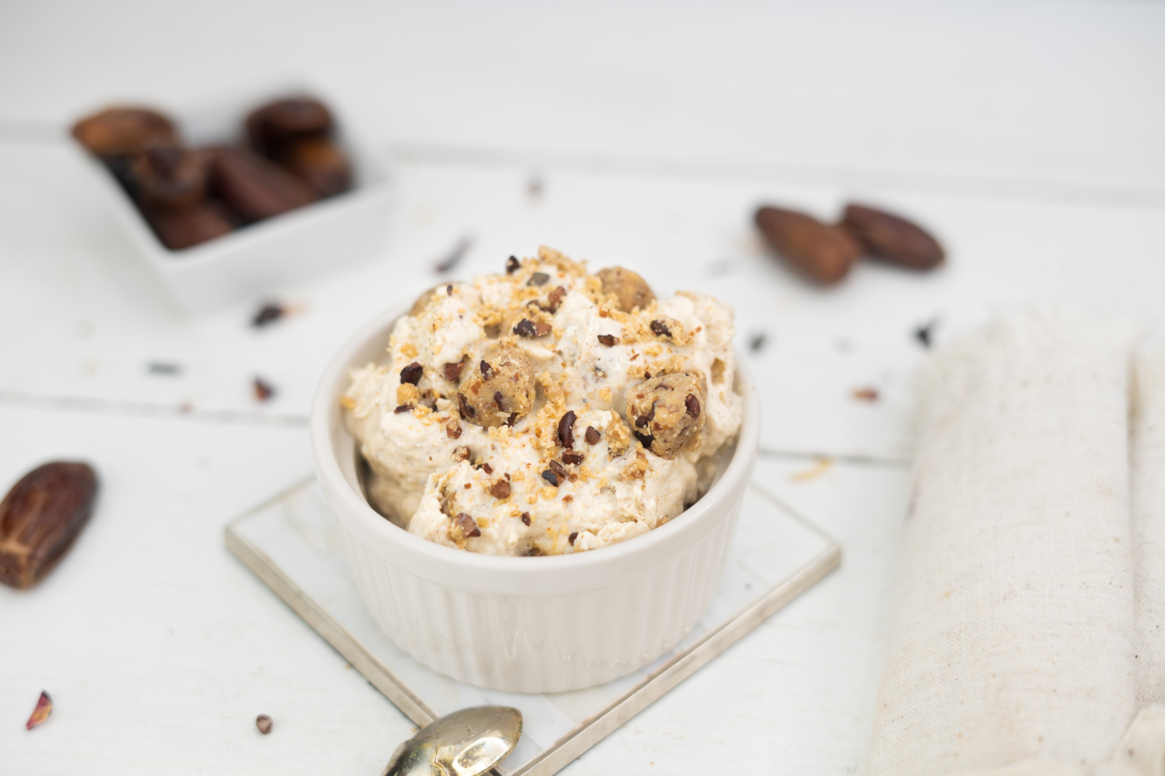Rezept Serviervorschlag Cookie Dough Creme mit Stückchen