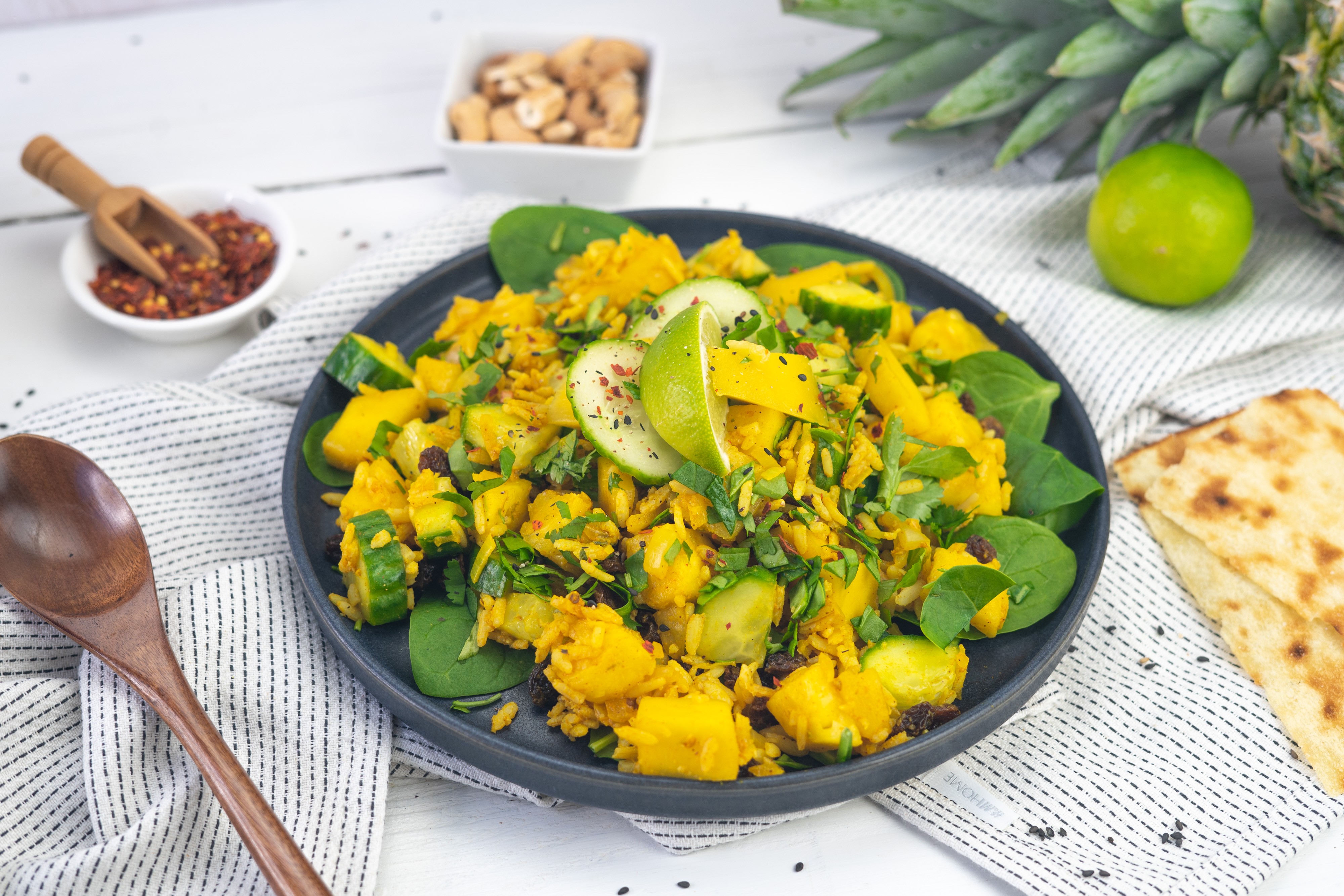 Rezept Serviervorschlag Indischer fruchtiger Reissalat mit Limettendressing