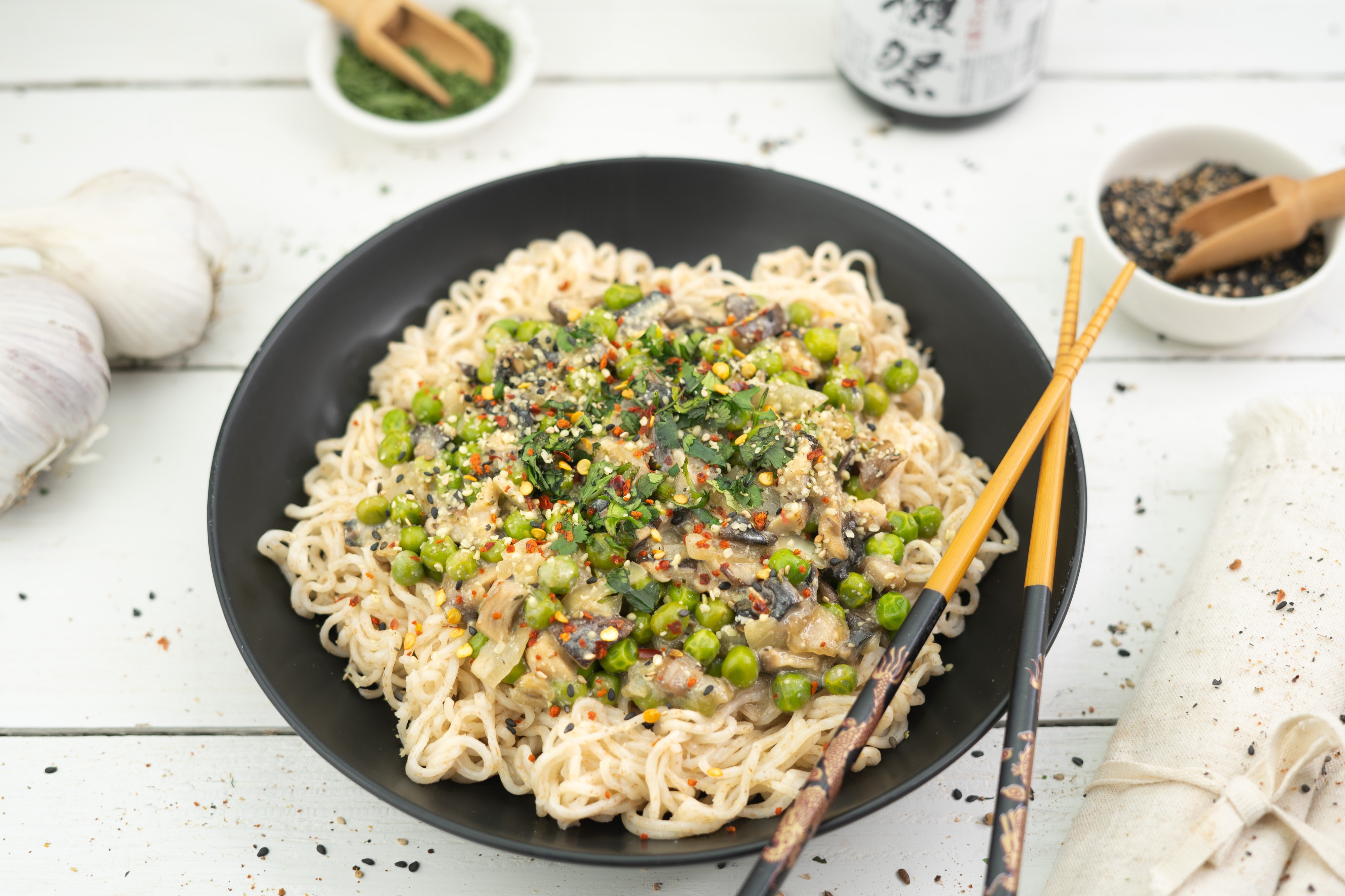 Rezept Serviervorschlag Mie Nudeln mit cremiger Shiitake Pilz Sauce