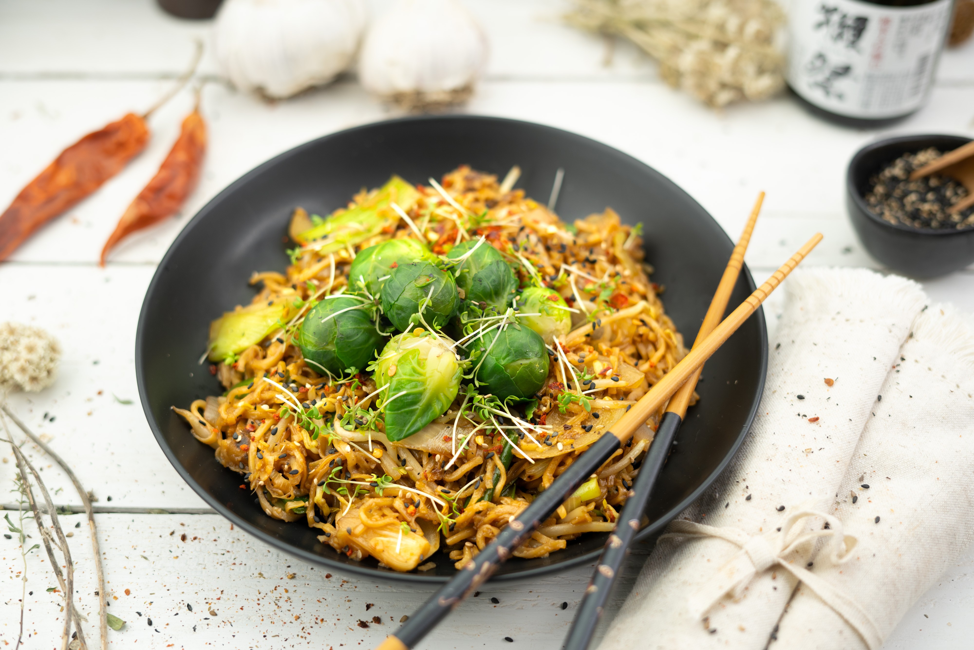 Rezept Serviervorschlag Chow Mein Nudeln mit Gemüse und Soja Sauce